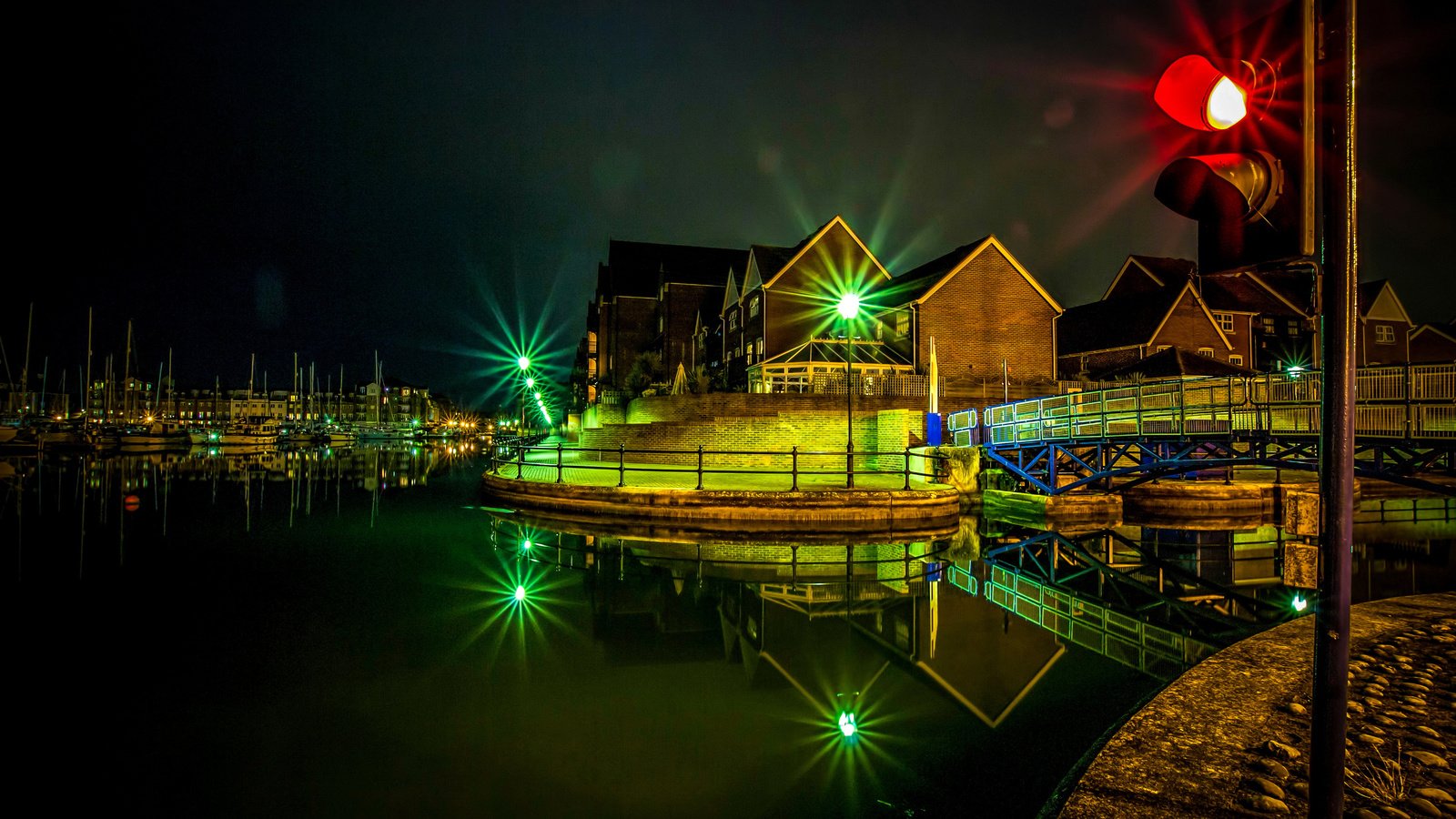 Обои ночь, фонари, река, домики, причал, англия, рек, eastbourne, night, lights, river, houses, pier, england, rivers разрешение 3000x2000 Загрузить