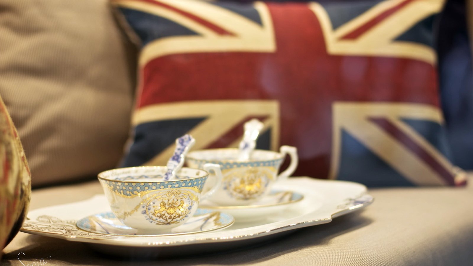 Обои подушки, англия, блюдце, чай, чаепитие, чашки, ложки, brexit, pillow, england, saucer, tea, the tea party, cup, spoon разрешение 2048x1365 Загрузить