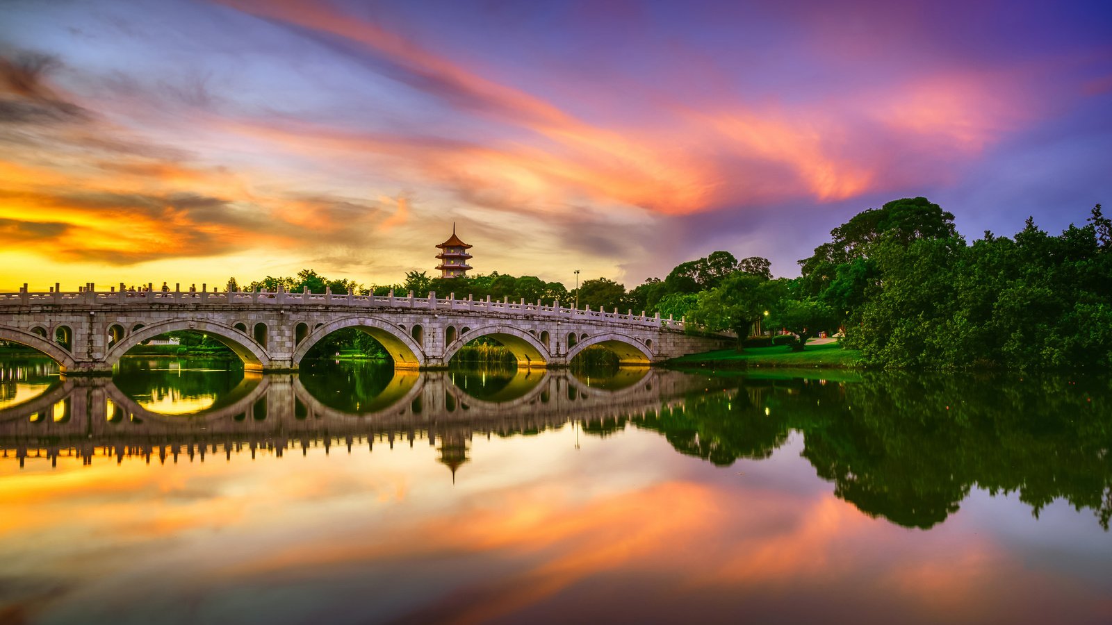 Обои озеро, закат, отражение, мост, водоем, сингапур, китайский сад, lake, sunset, reflection, bridge, pond, singapore, chinese garden разрешение 2048x1366 Загрузить