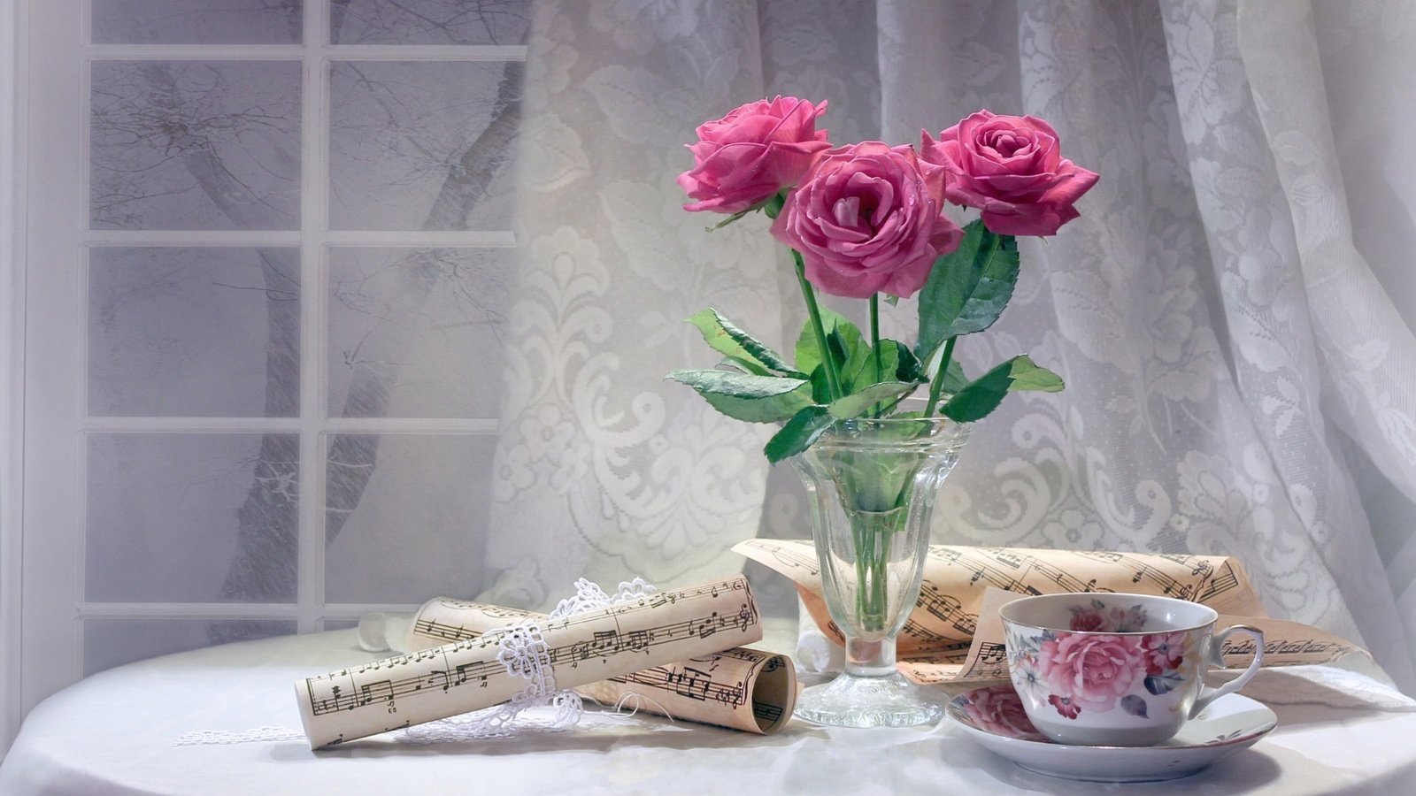 Обои цветы, розы, ноты, окно, чашка, чай, натюрморт, flowers, roses, notes, window, cup, tea, still life разрешение 1920x1219 Загрузить