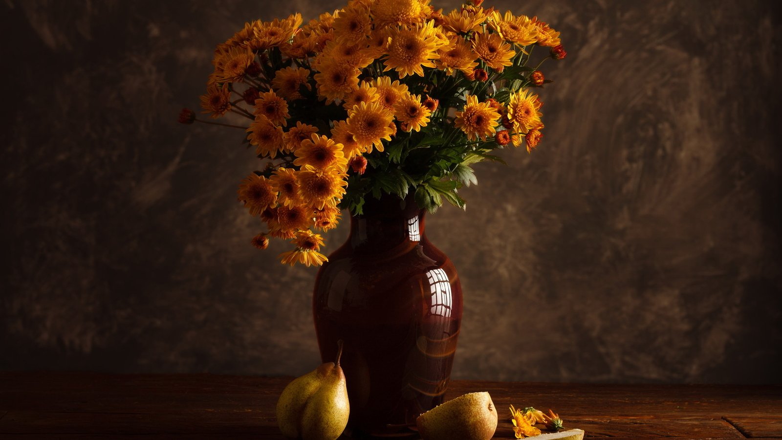 Обои цветы, фон, фрукты, ваза, натюрморт, груши, flowers, background, fruit, vase, still life, pear разрешение 2048x1280 Загрузить