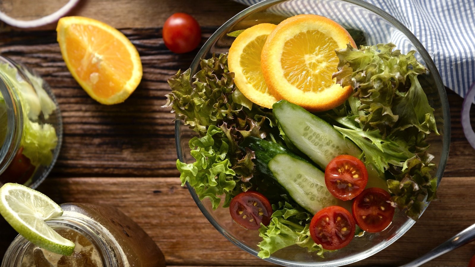 Обои апельсин, овощи, помидор, салат, огурец, orange, vegetables, tomato, salad, cucumber разрешение 2048x1367 Загрузить
