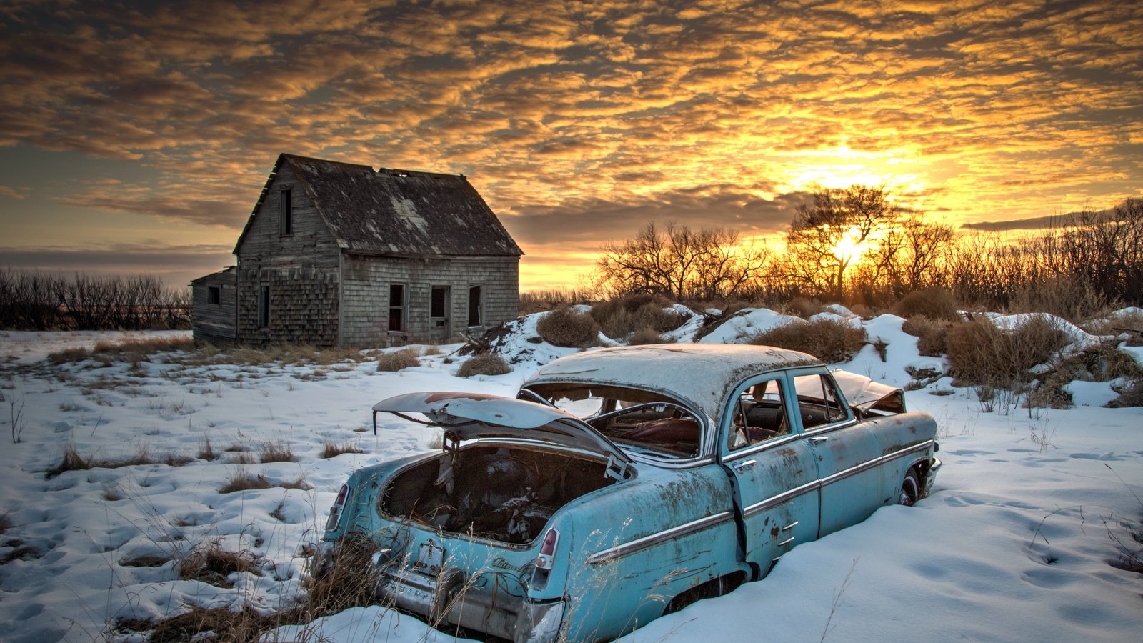 Обои снег, закат, машина, дом, snow, sunset, machine, house разрешение 5478x3648 Загрузить