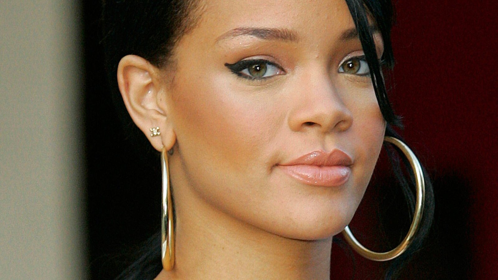 Обои взгляд, модель, лицо, актриса, певица, сёрьги, рианна, look, model, face, actress, singer, earrings, rihanna разрешение 1920x1224 Загрузить