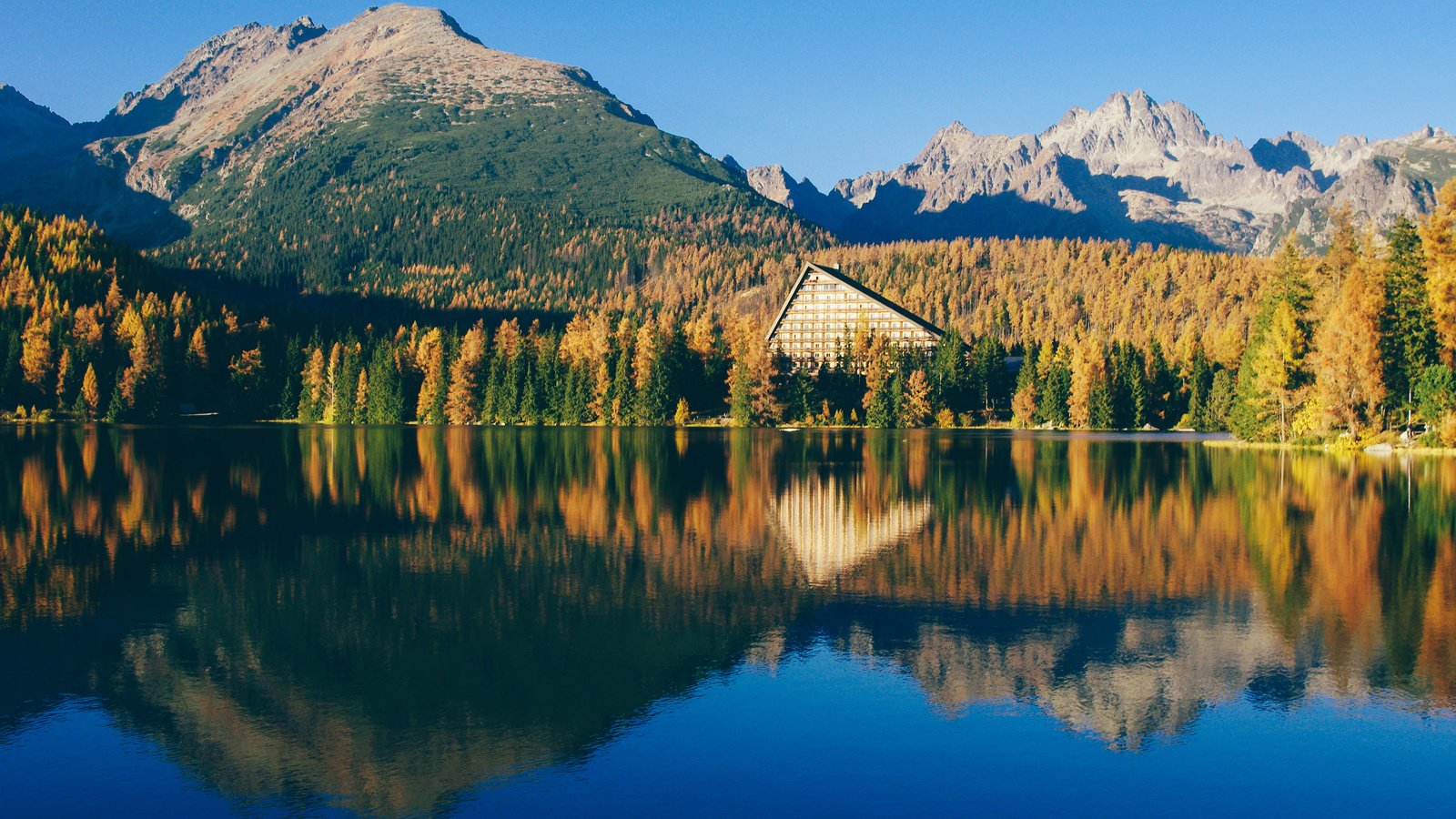 Обои озеро, горы, природа, лес, отражение, пейзаж, осень, aleksandra boguslawska, lake, mountains, nature, forest, reflection, landscape, autumn разрешение 3840x2400 Загрузить