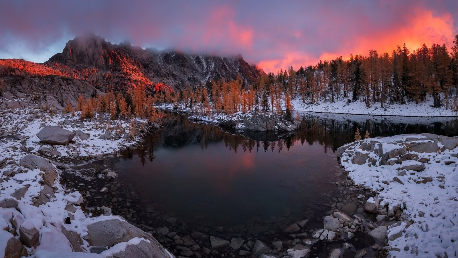 Обои озеро, горы, снег, закат, отражение, осень, enchanted leprechaun, lake, mountains, snow, sunset, reflection, autumn разрешение 1920x1100 Загрузить