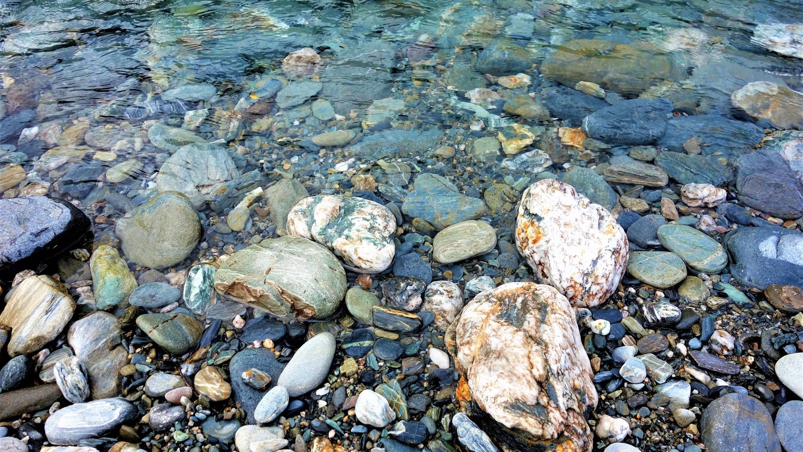 Обои вода, камни, берег, новая зеландия, water, stones, shore, new zealand разрешение 5472x3078 Загрузить