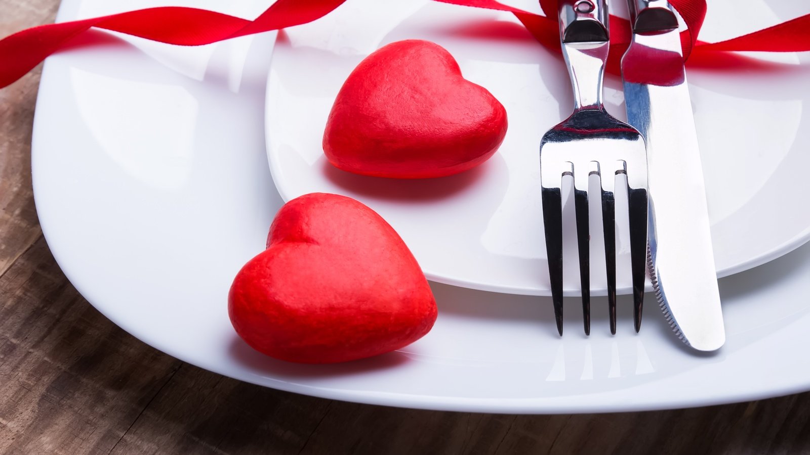 Обои вилка, нож, сердечки, романтик, краcный, валентинов день, plug, knife, hearts, romantic, red, valentine's day разрешение 4581x3648 Загрузить