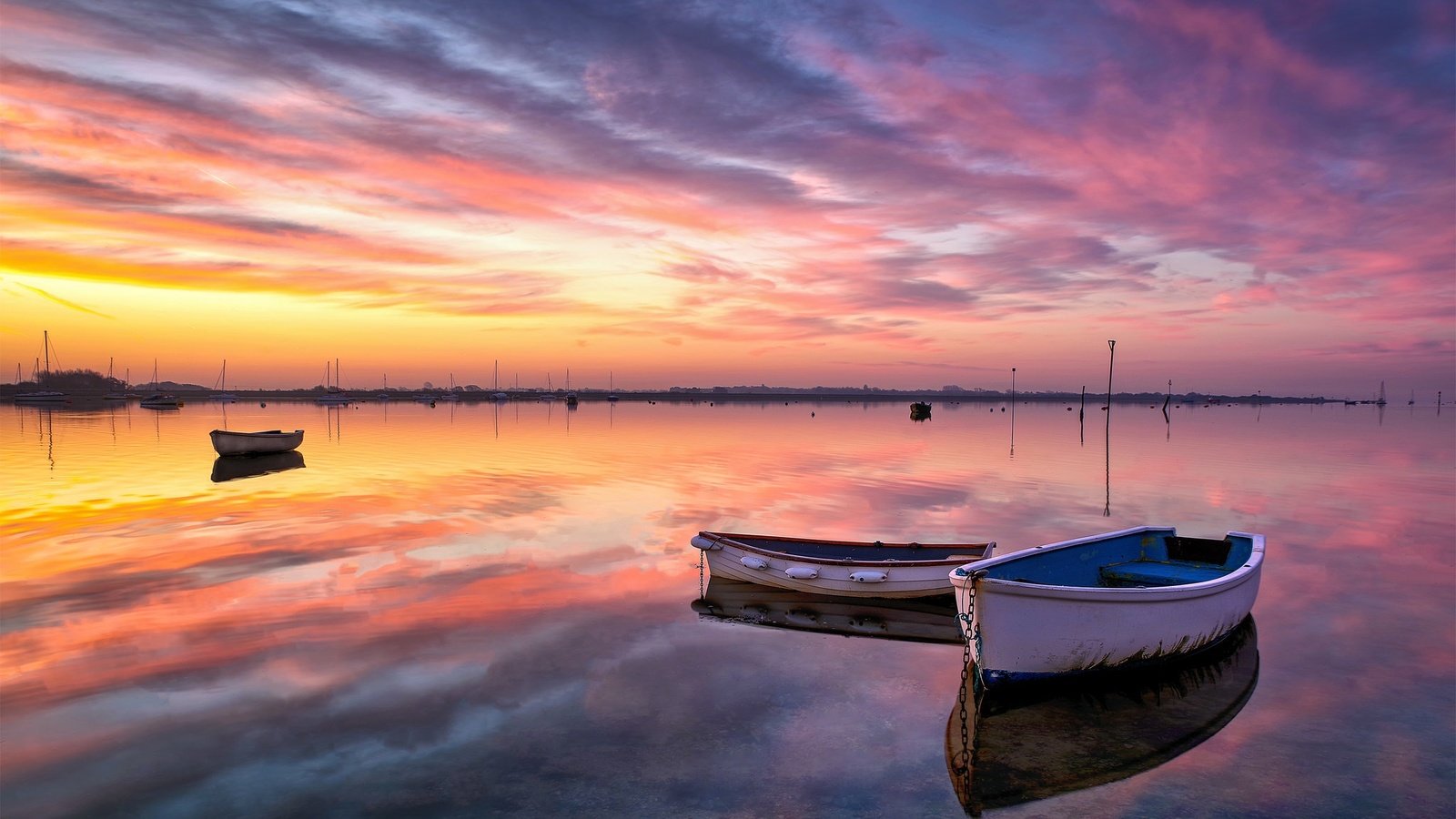 Обои озеро, закат, лодки, lake, sunset, boats разрешение 2048x1235 Загрузить