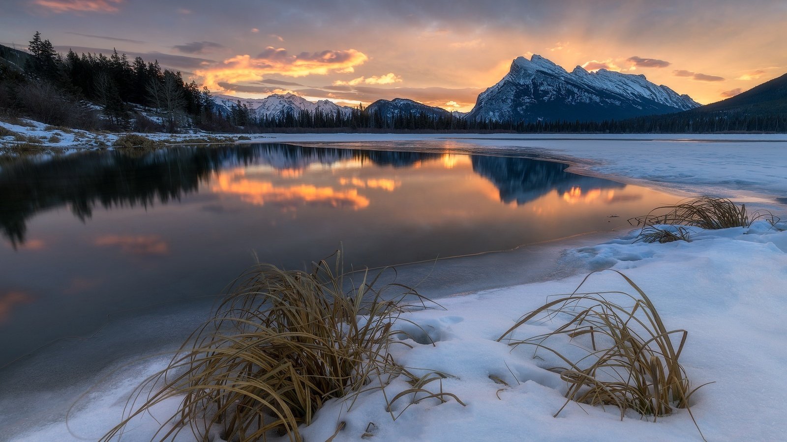 Обои озеро, горы, закат, зима, отражение, lake, mountains, sunset, winter, reflection разрешение 2048x1285 Загрузить