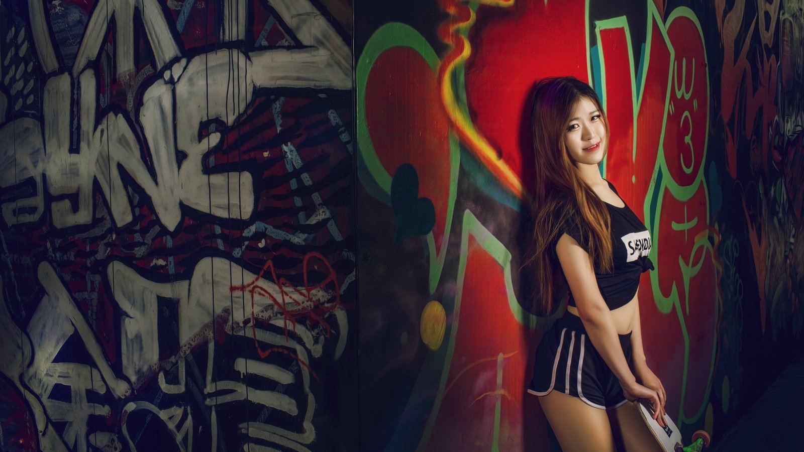 Обои девушка, взгляд, стена, граффити, азиатка, girl, look, wall, graffiti, asian разрешение 1920x1274 Загрузить