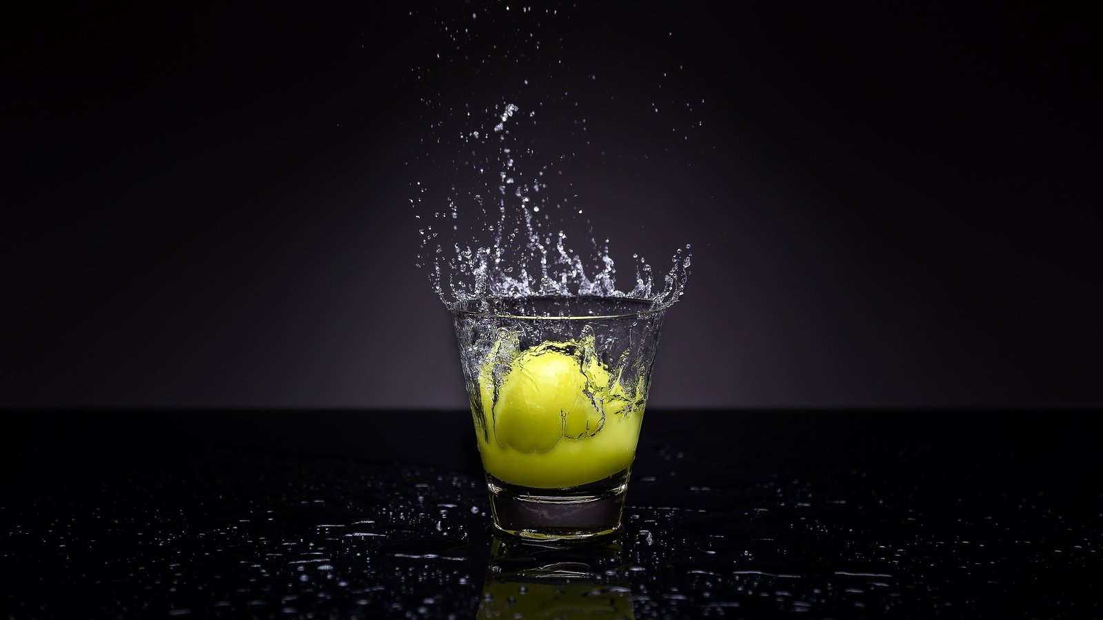 Обои вода, брызги, лимон, стакан, жидкость, jwharperphotography, water, squirt, lemon, glass, liquid разрешение 1920x1280 Загрузить