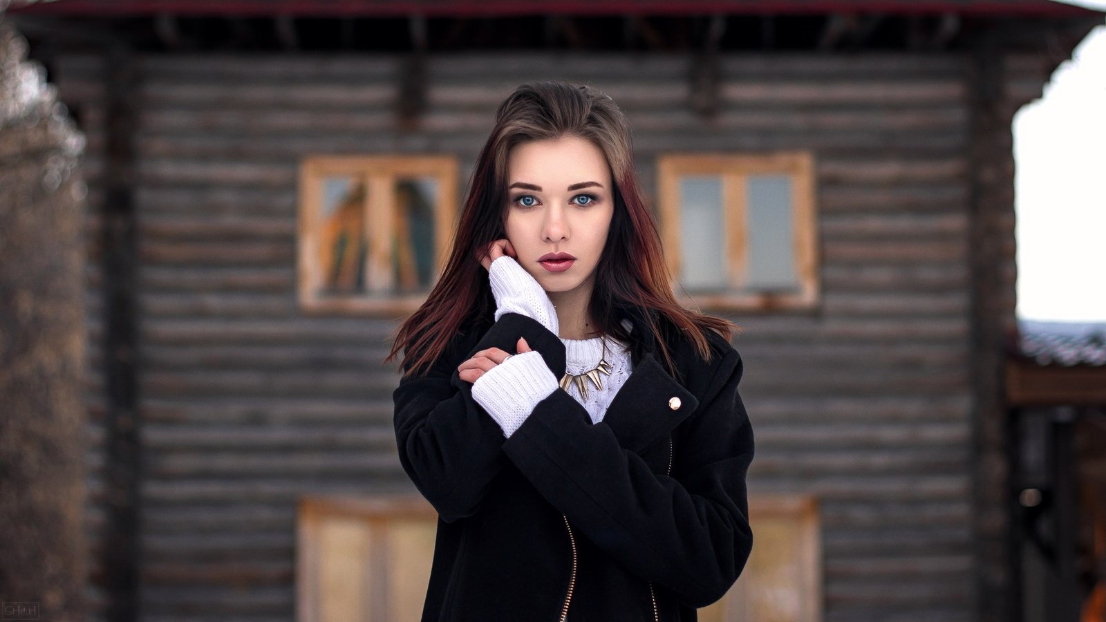 Обои девушка, взгляд, волосы, макияж, пальто, голубоглазая, girl, look, hair, makeup, coat, blue-eyed разрешение 2560x1440 Загрузить