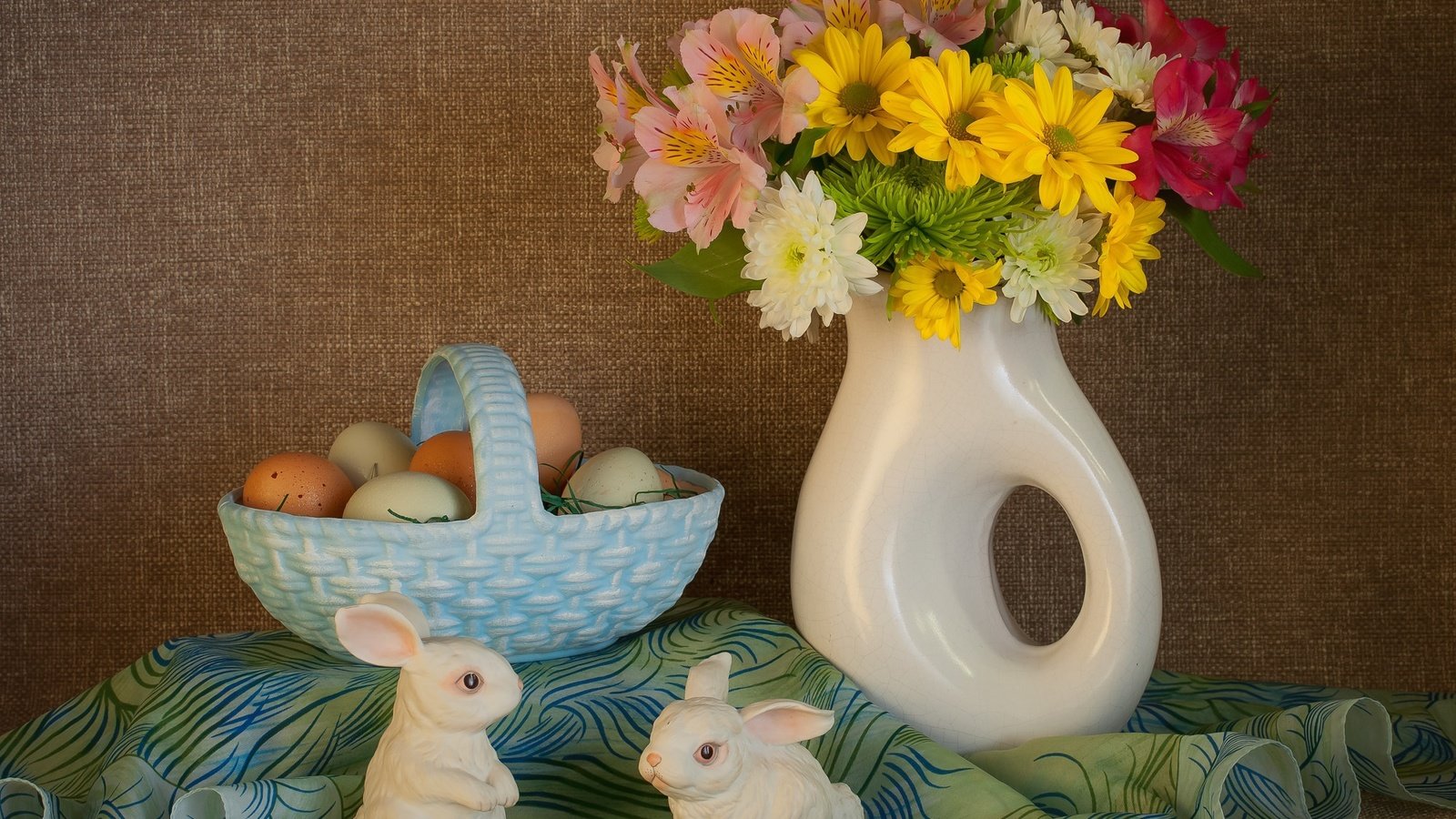 Обои цветы, букет, пасха, яйца, корзинка, зайчики, flowers, bouquet, easter, eggs, basket, bunnies разрешение 2000x1390 Загрузить