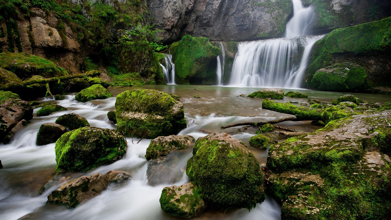 Обои вода, скалы, камни, водопад, мох, ск, water, rocks, stones, waterfall, moss, sk разрешение 2048x1363 Загрузить