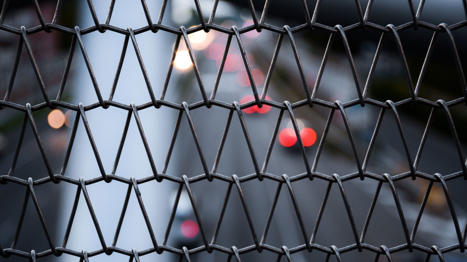 Обои макро, проволока, забор, сетка, macro, wire, the fence, mesh разрешение 3840x2560 Загрузить