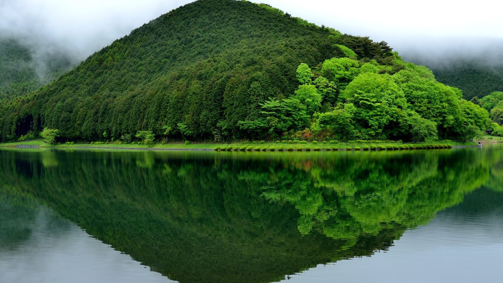 Обои деревья, зелень, отражение, пейзаж, гора, япония, холм, trees, greens, reflection, landscape, mountain, japan, hill разрешение 3000x1951 Загрузить