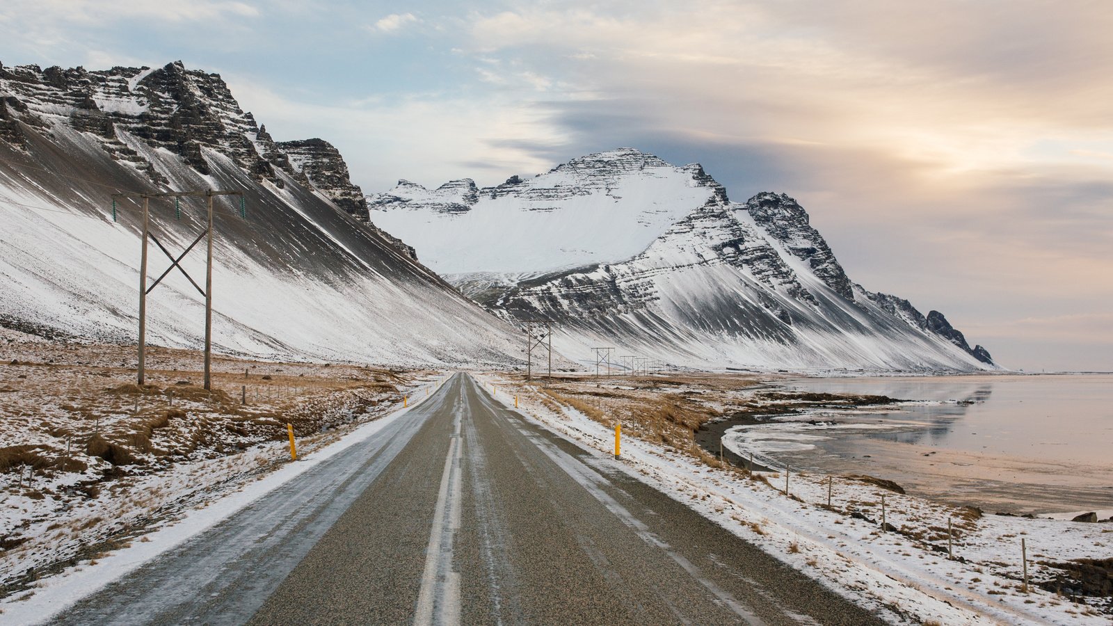 Обои дорога, облака, озеро, горы, зима, road, clouds, lake, mountains, winter разрешение 2048x1365 Загрузить