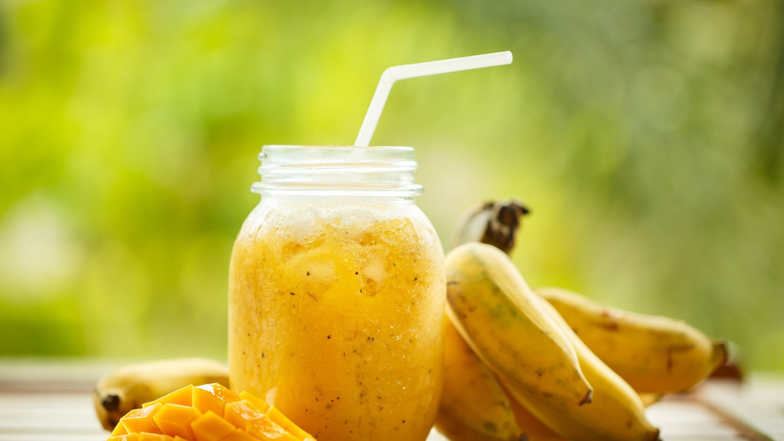 Обои напиток, фрукты, трубочка, банка, бананы, манго, смузи, drink, fruit, tube, bank, bananas, mango, smoothies разрешение 4946x3840 Загрузить