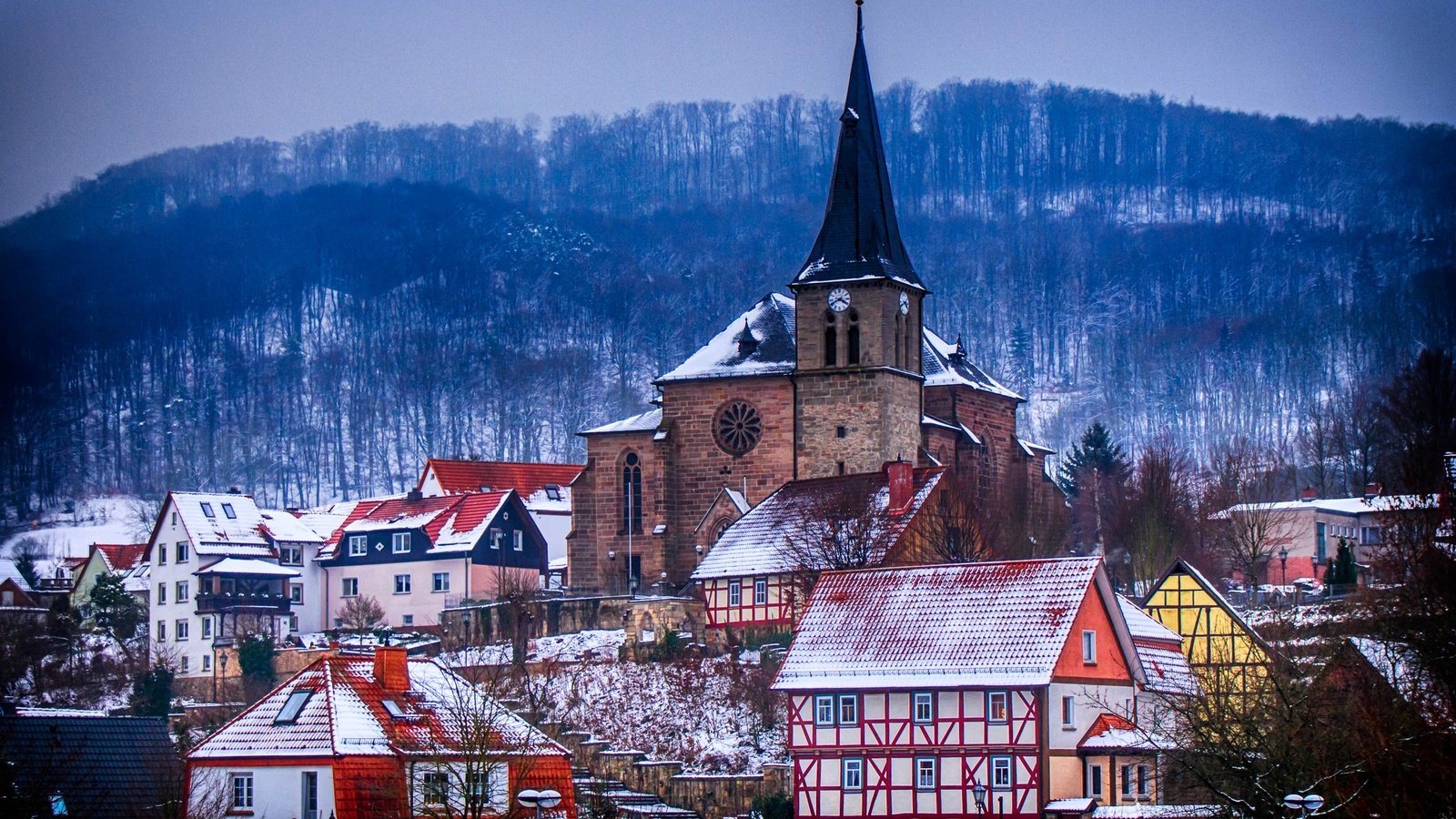 Обои зима, пейзаж, дома, церковь, германия, тюрингия, winter, landscape, home, church, germany, thuringia разрешение 2880x1920 Загрузить