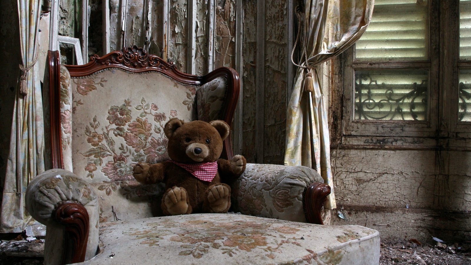 Обои стиль, интерьер, мишка, игрушка, кресло, окно, style, interior, bear, toy, chair, window разрешение 2560x1483 Загрузить