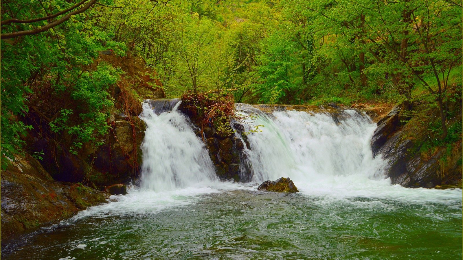 Обои деревья, река, природа, зелень, водопад, trees, river, nature, greens, waterfall разрешение 3006x1874 Загрузить