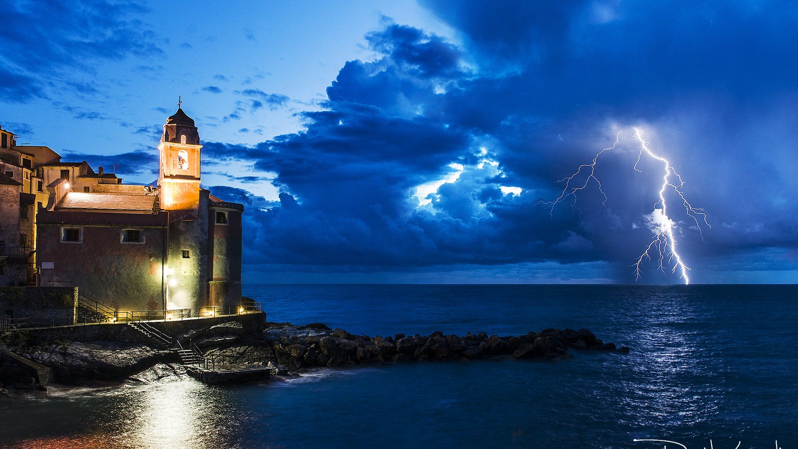 Обои берег, тучи, море, молния, швейцария, цюрих, davide lopresti, shore, clouds, sea, lightning, switzerland, zurich разрешение 2000x1297 Загрузить