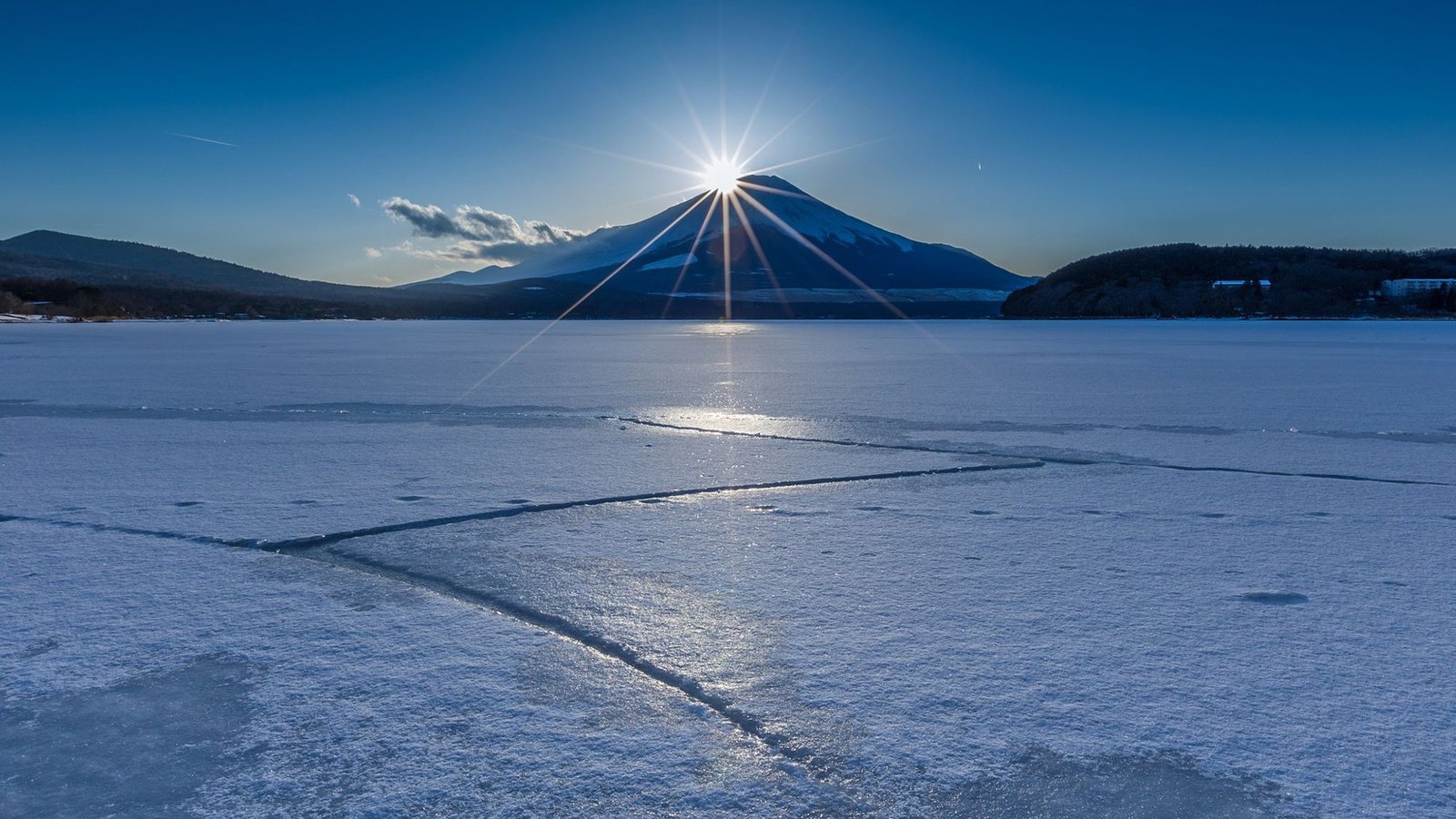 Обои вечер, озеро, пейзаж, лёд, вулкан, the evening, lake, landscape, ice, the volcano разрешение 1920x1200 Загрузить