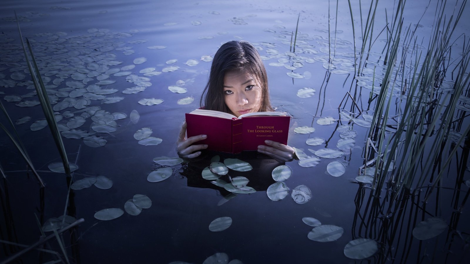 Обои озеро, природа, девушка, настроение, взгляд, книга, азиатка, lake, nature, girl, mood, look, book, asian разрешение 3600x2400 Загрузить