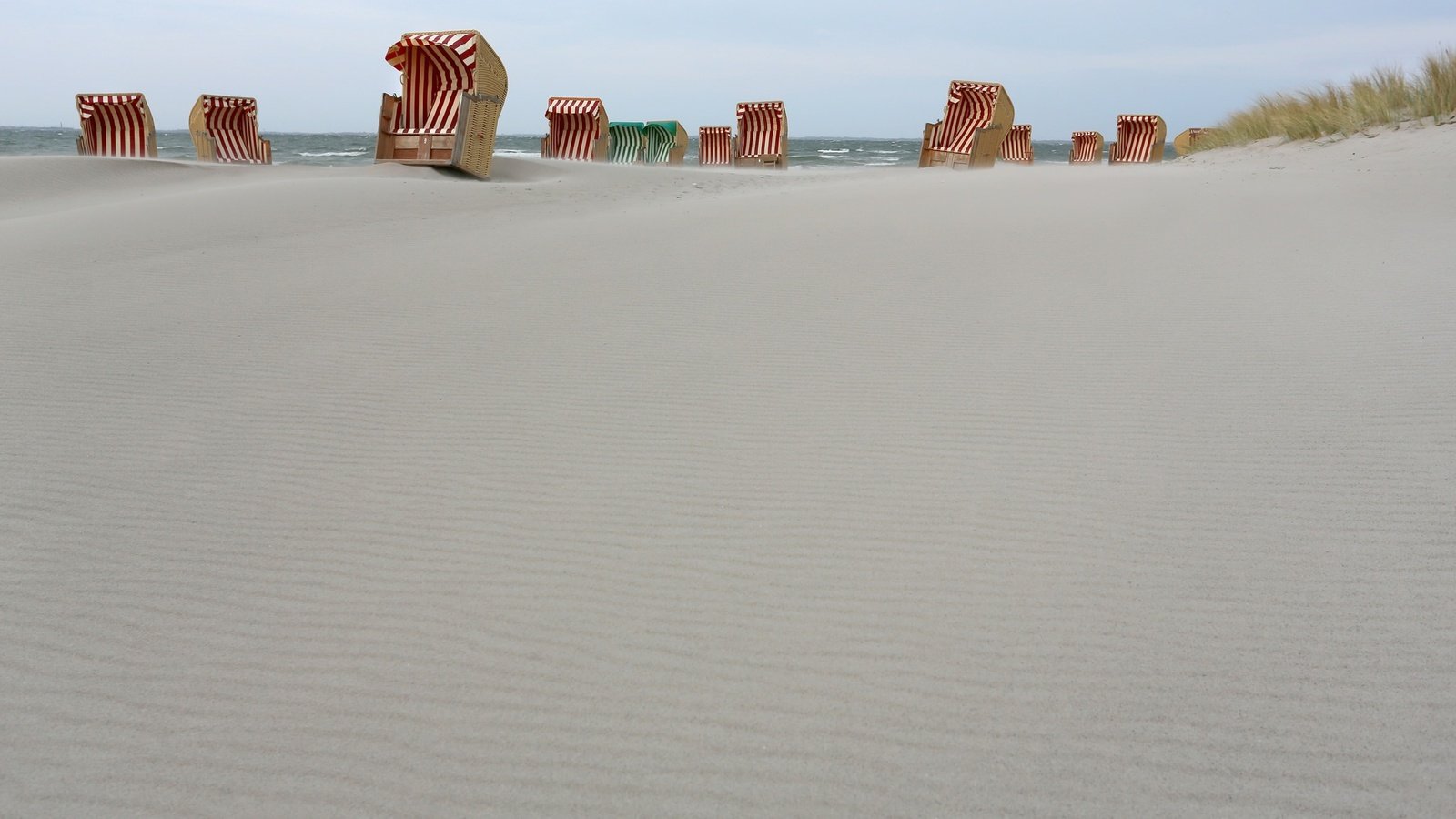 Обои море, песок, пляж, шезлонг, matthias besant, sea, sand, beach, chaise разрешение 2048x1310 Загрузить