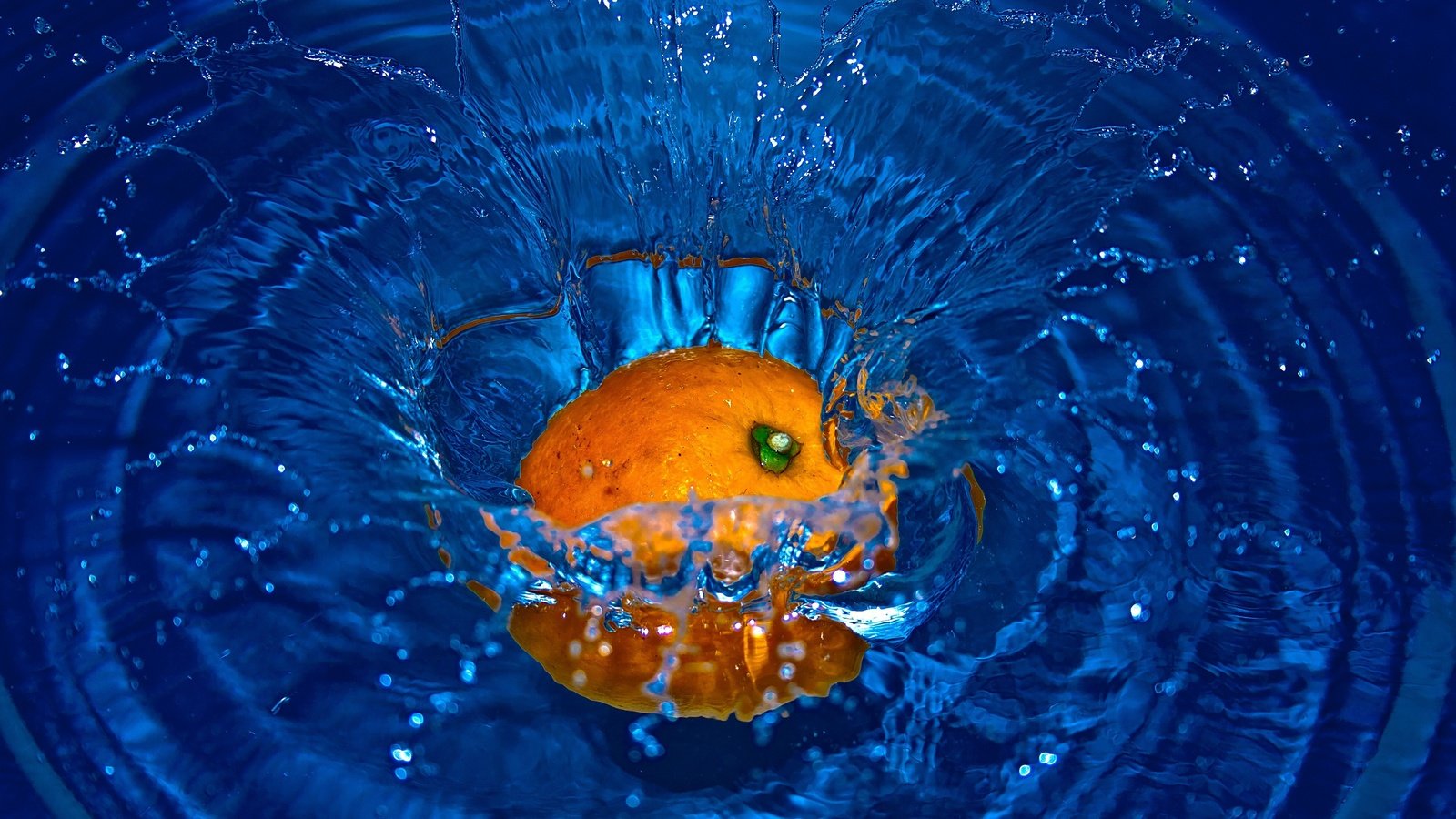Обои вода, фрукты, брызги, апельсин, всплеск, water, fruit, squirt, orange, splash разрешение 3888x2592 Загрузить