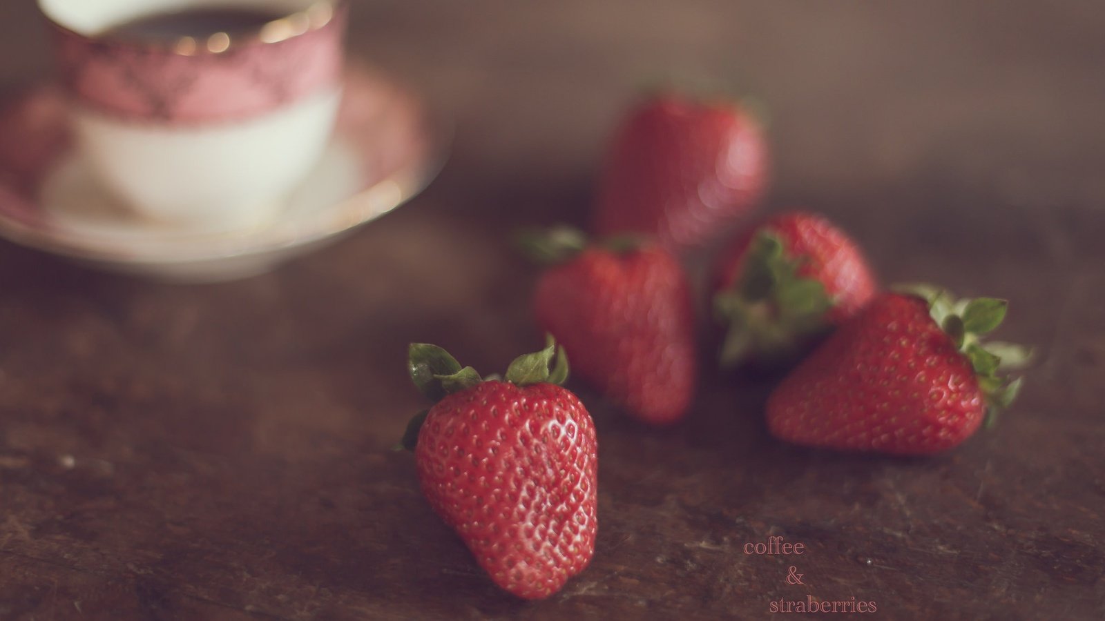 Обои клубника, кофе, ягоды, чашка, боке, strawberry, coffee, berries, cup, bokeh разрешение 2048x1365 Загрузить