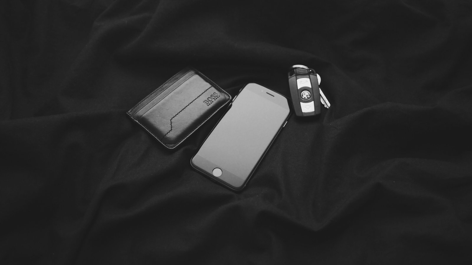 Обои чёрно-белое, ключ, телефон, смартфон, black and white, key, phone, smartphone разрешение 4592x3064 Загрузить