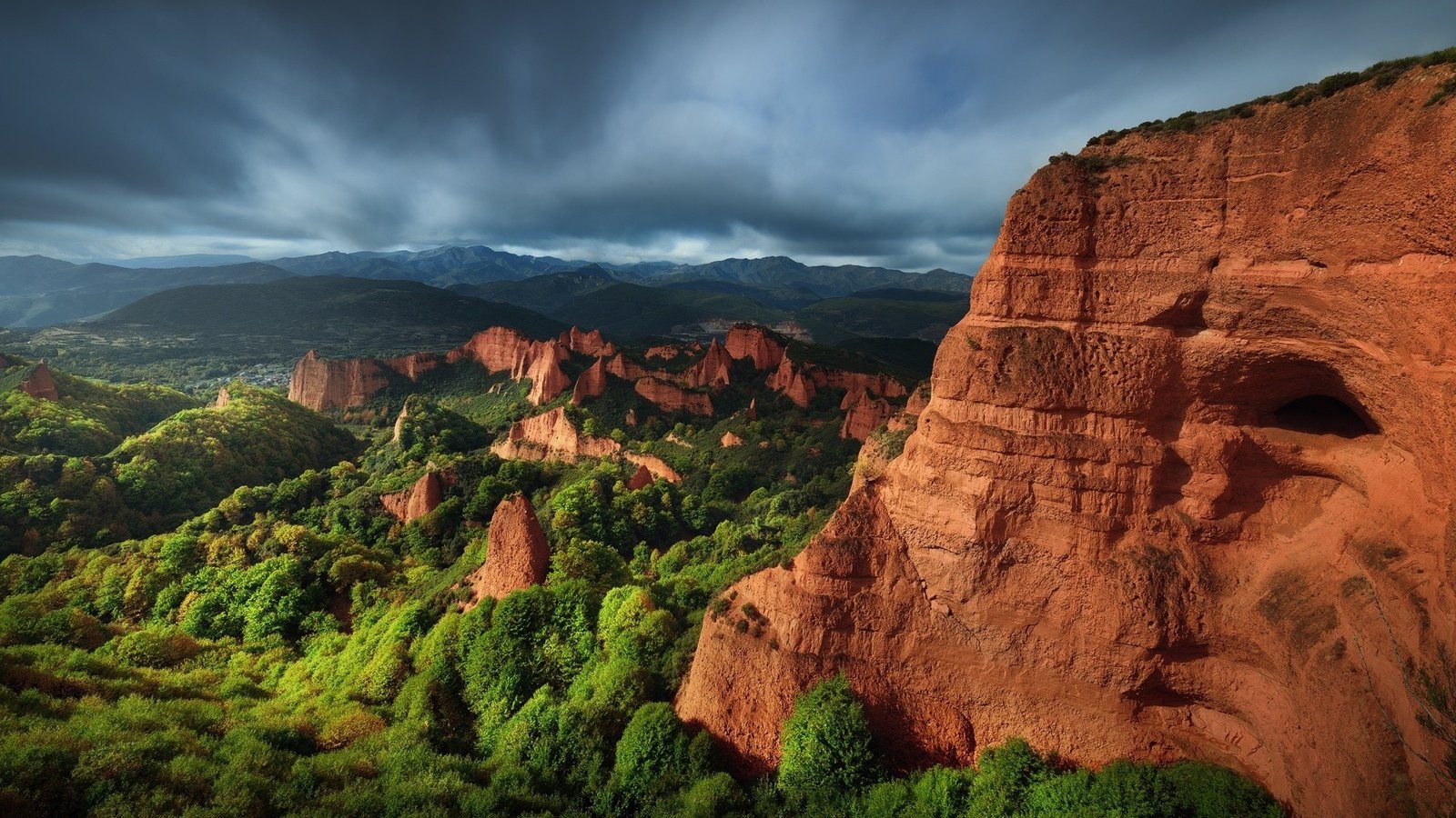 Обои небо, горы, скалы, лес, тучи, the sky, mountains, rocks, forest, clouds разрешение 1920x1280 Загрузить