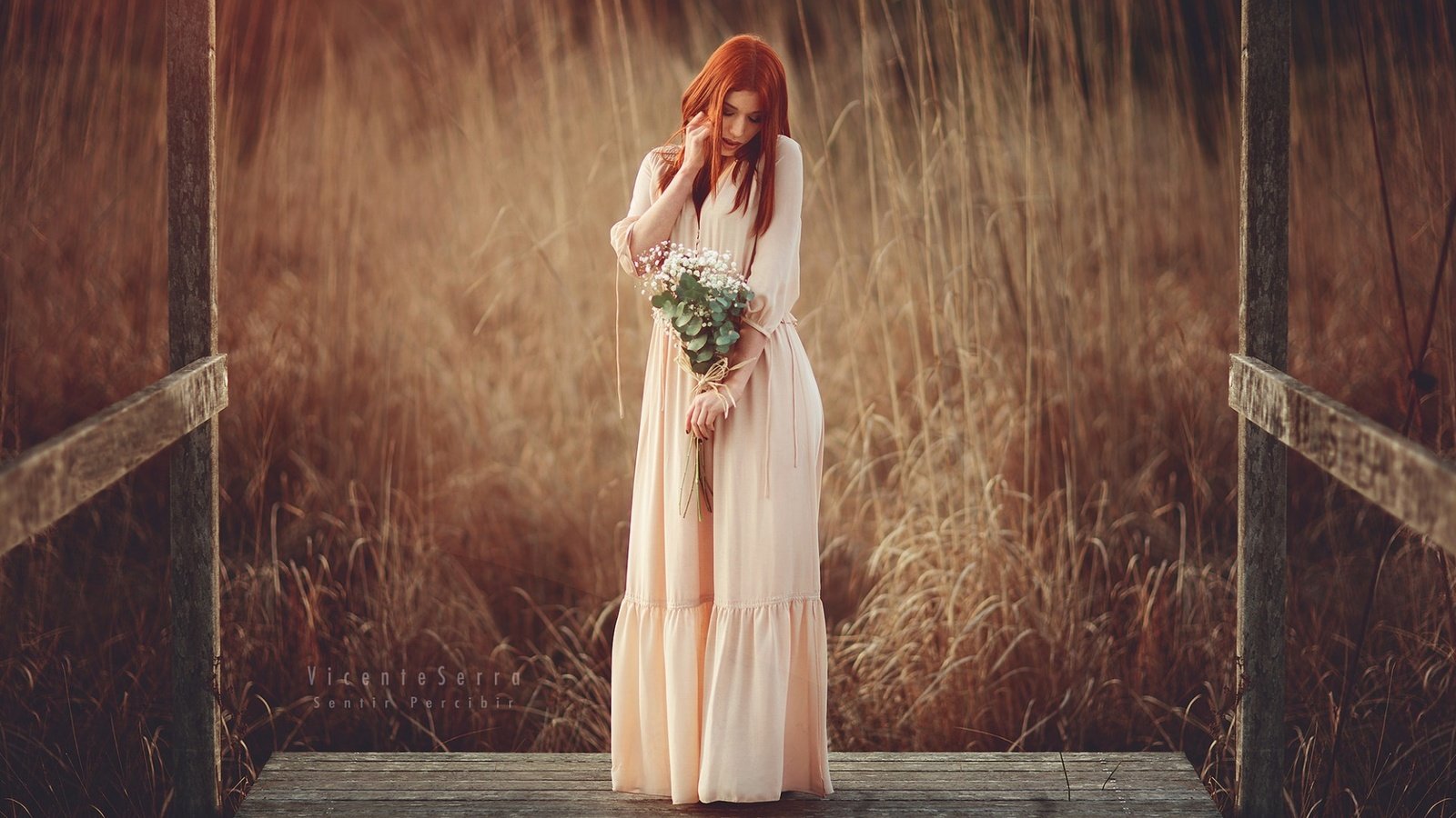 Обои цветы, природа, девушка, платье, букет, рыжеволосая, flowers, nature, girl, dress, bouquet, redhead разрешение 1920x1200 Загрузить