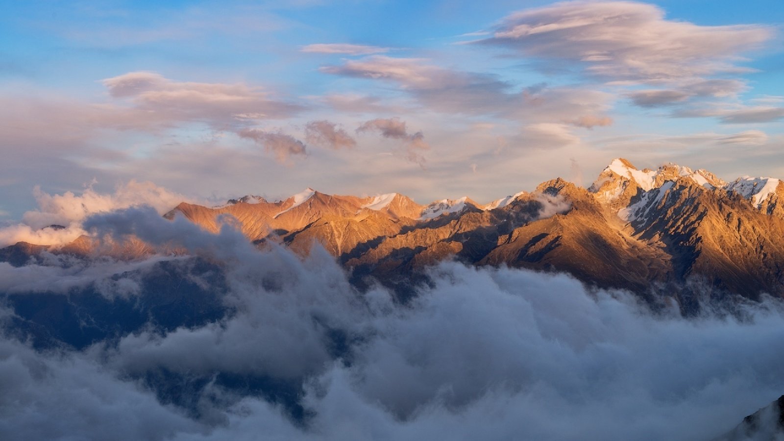 Обои небо, облака, горы, снег, хребты, высотоа, шевченко юрий, the sky, clouds, mountains, snow, ranges, wysota, shevchenko yuri разрешение 1920x1162 Загрузить