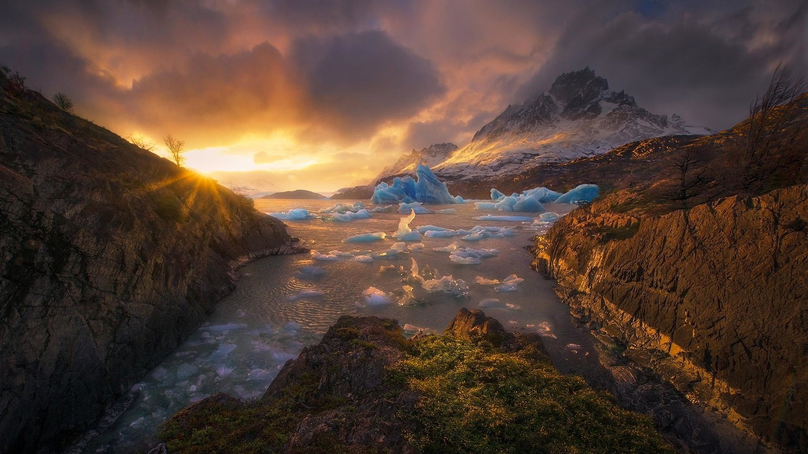 Обои горы, закат, лёд, чили, патагония, торрес-дель-пайне, marc adamus, mountains, sunset, ice, chile, patagonia, torres del paine разрешение 2048x1371 Загрузить