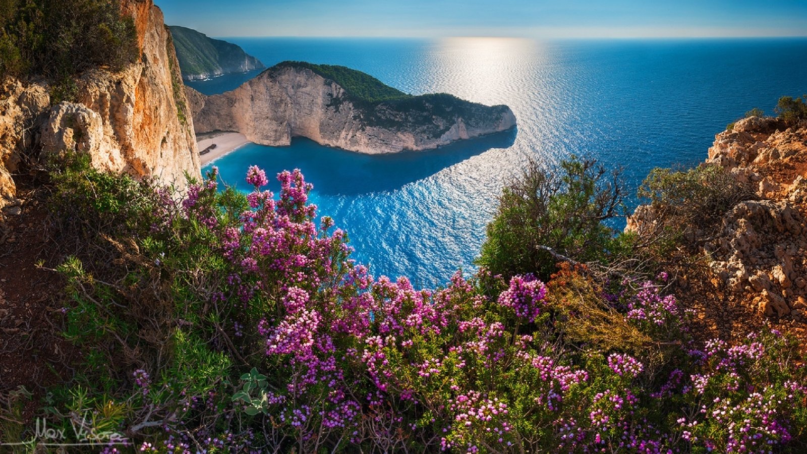 Обои цветы, скалы, море, побережье, греция, бухта навайо, navagio beach, остров закинф, навайо, shipwreck, flowers, rocks, sea, coast, greece, bay of navagio, island of zakynthos разрешение 1920x1089 Загрузить