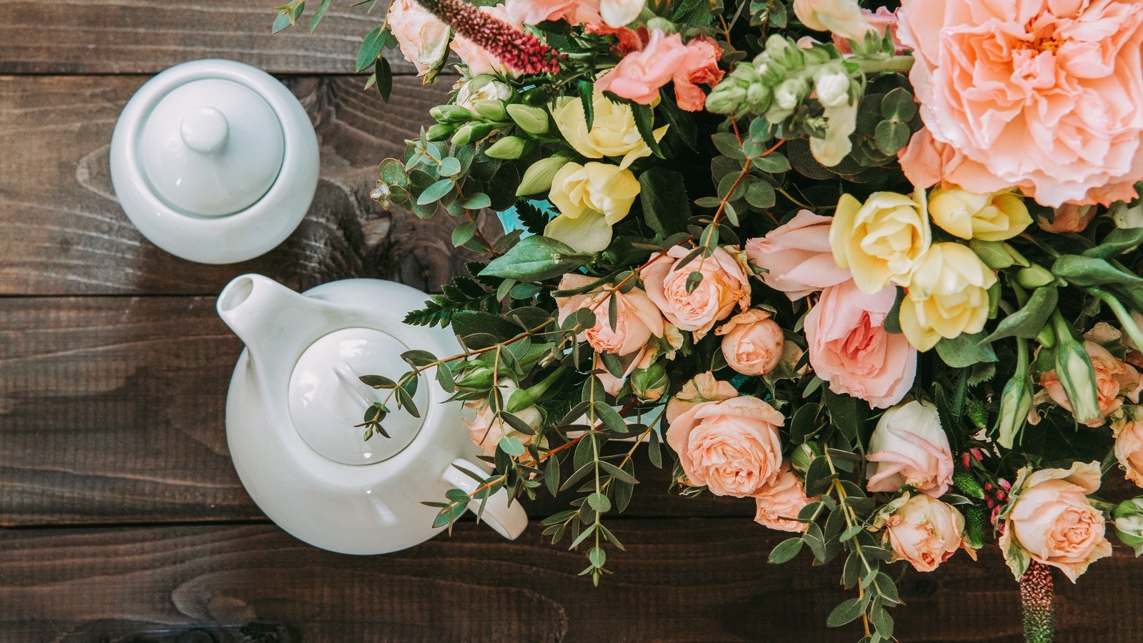 Обои цветы, букет, ваза, чайник, flowers, bouquet, vase, kettle разрешение 4500x2999 Загрузить