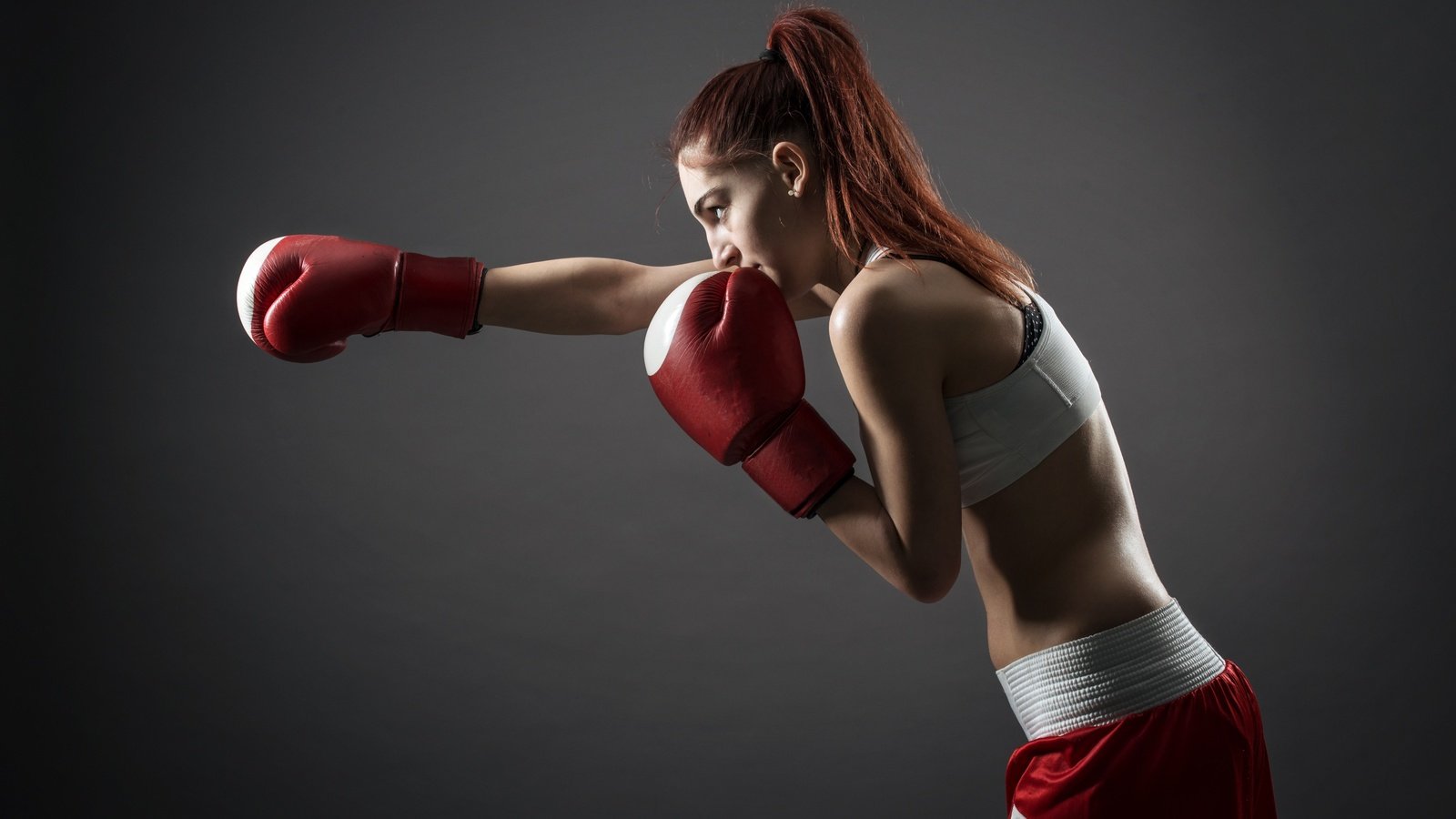 Обои девушка, спорт, бокс, перчатки, рыжеволосая, girl, sport, boxing, gloves, redhead разрешение 4031x2691 Загрузить