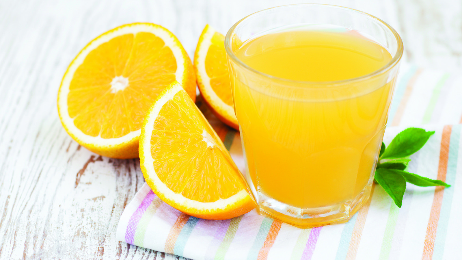 Обои напиток, фрукты, апельсины, стакан, цитрусы, апельсиновый сок, сок, drink, fruit, oranges, glass, citrus, orange juice, juice разрешение 2880x1800 Загрузить