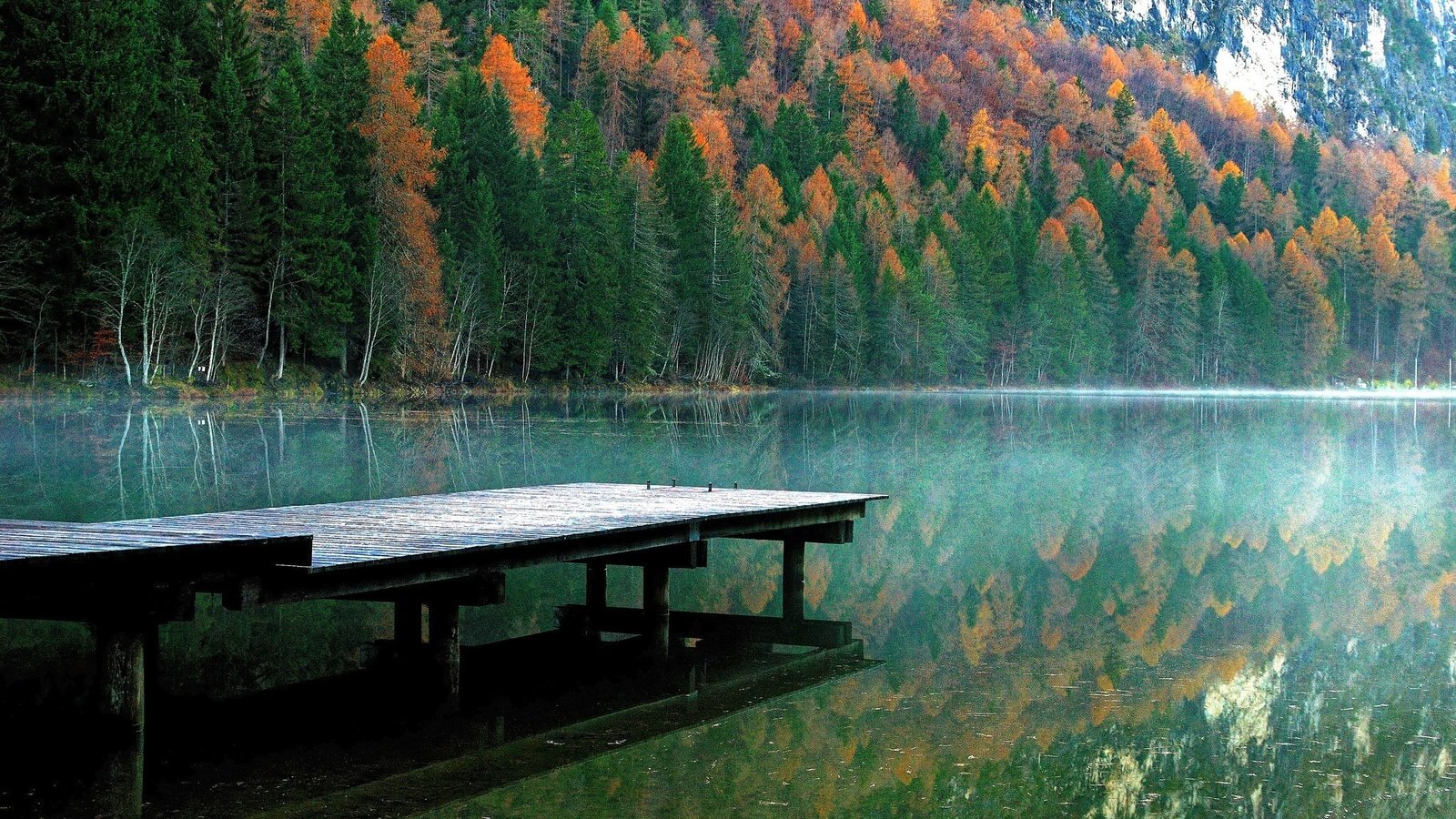 Обои деревья, озеро, река, природа, отражение, утро, осень, пирс, trees, lake, river, nature, reflection, morning, autumn, pierce разрешение 2048x1371 Загрузить