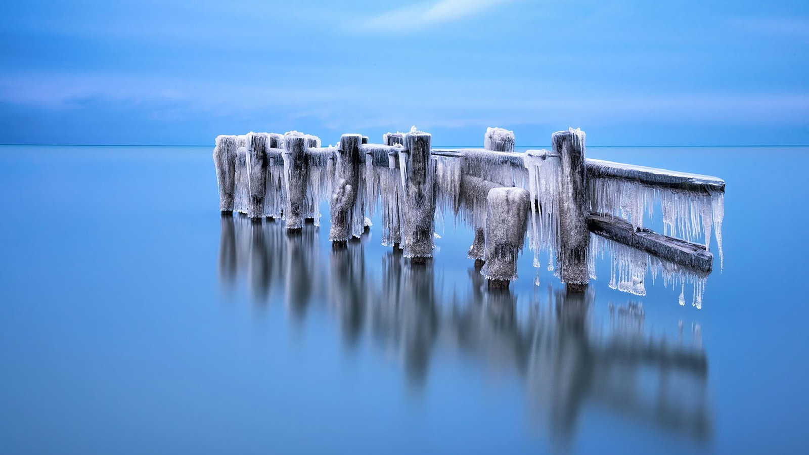 Обои небо, отражение, пейзаж, море, сосульки, brian krouskie, the sky, reflection, landscape, sea, icicles разрешение 1920x1200 Загрузить