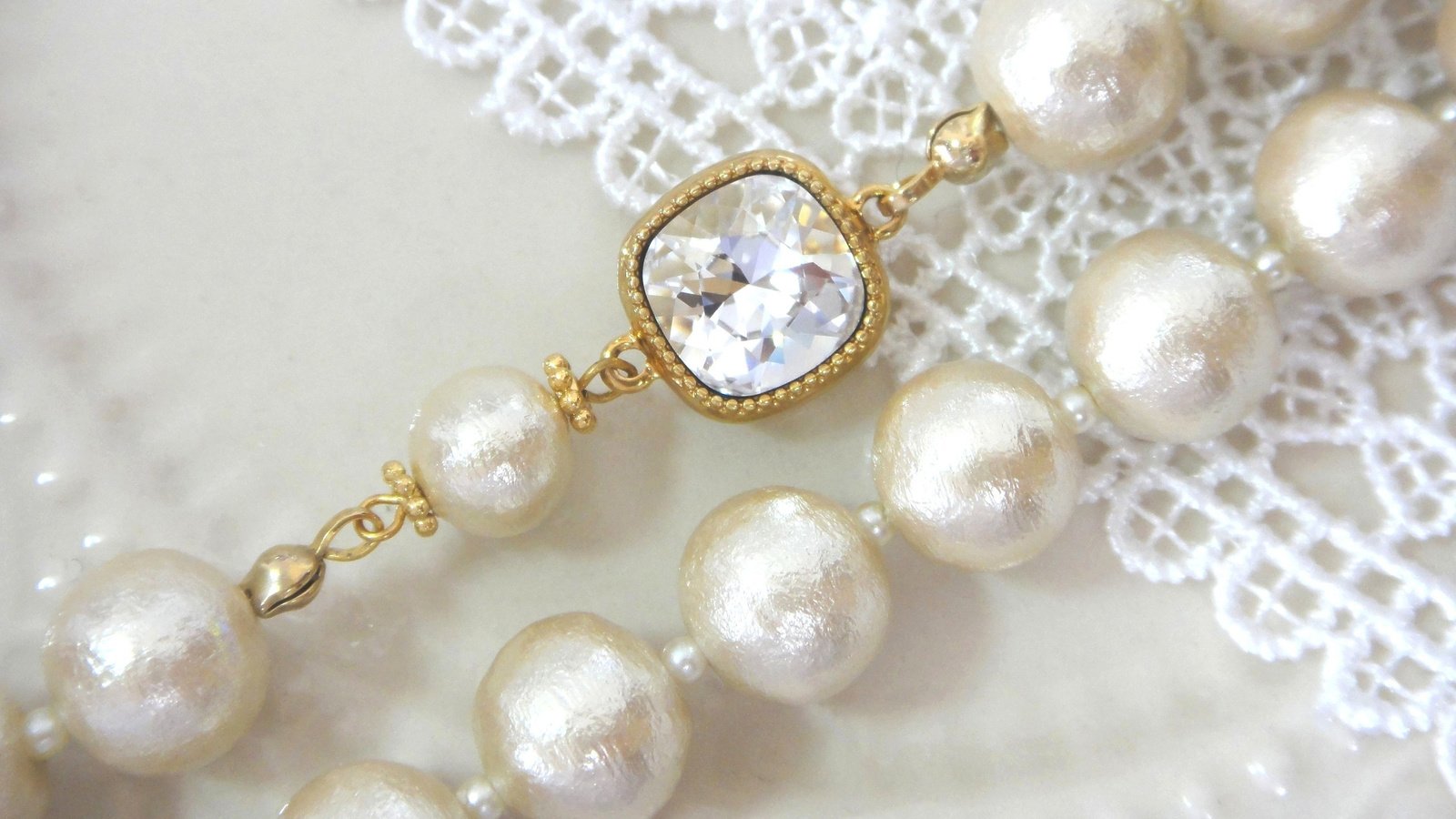 Обои украшение, ожерелье, жемчуг, decoration, necklace, pearl разрешение 2880x1800 Загрузить