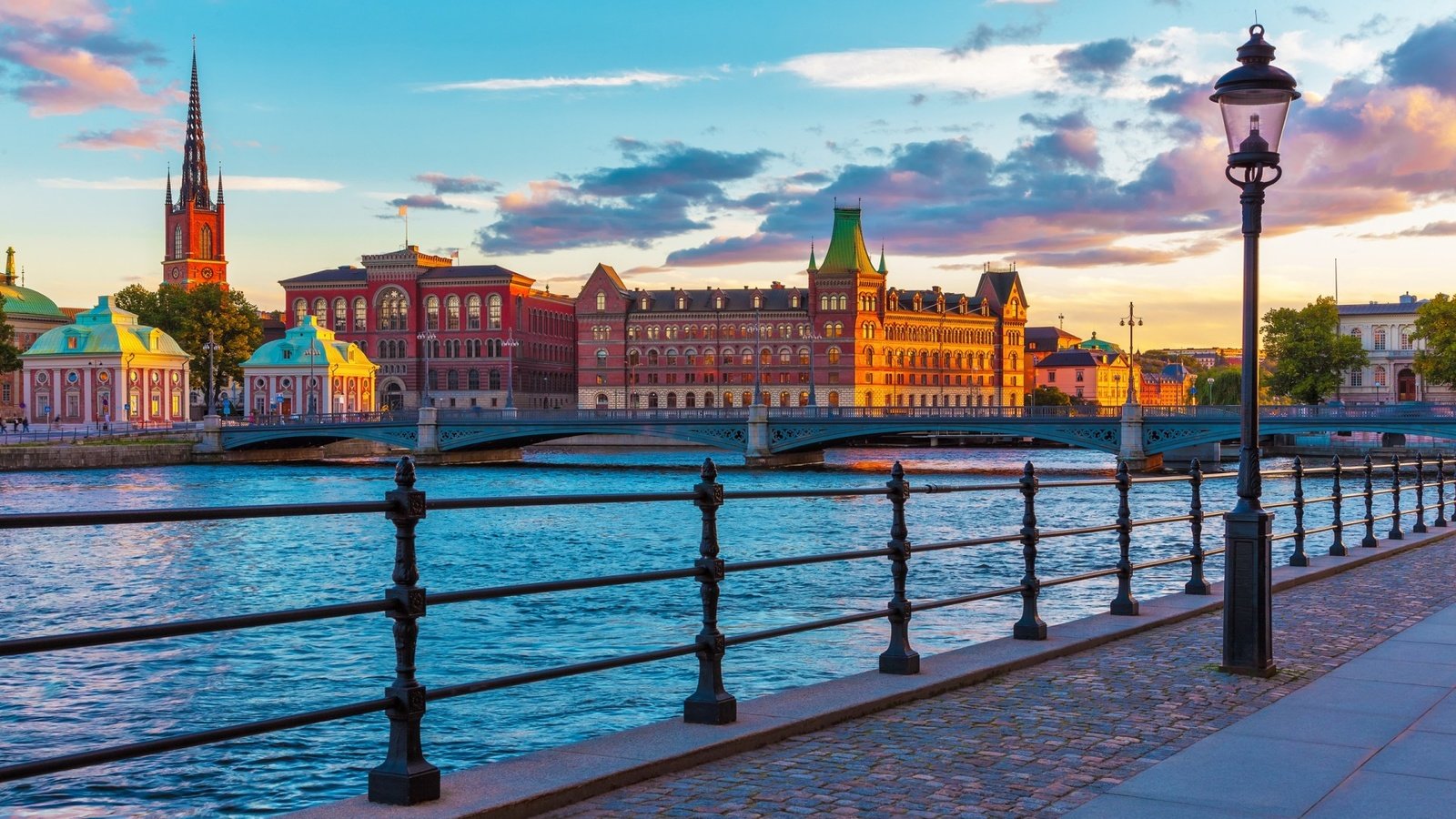 Обои река, город, набережная, швеция, стокгольм, river, the city, promenade, sweden, stockholm разрешение 1920x1200 Загрузить