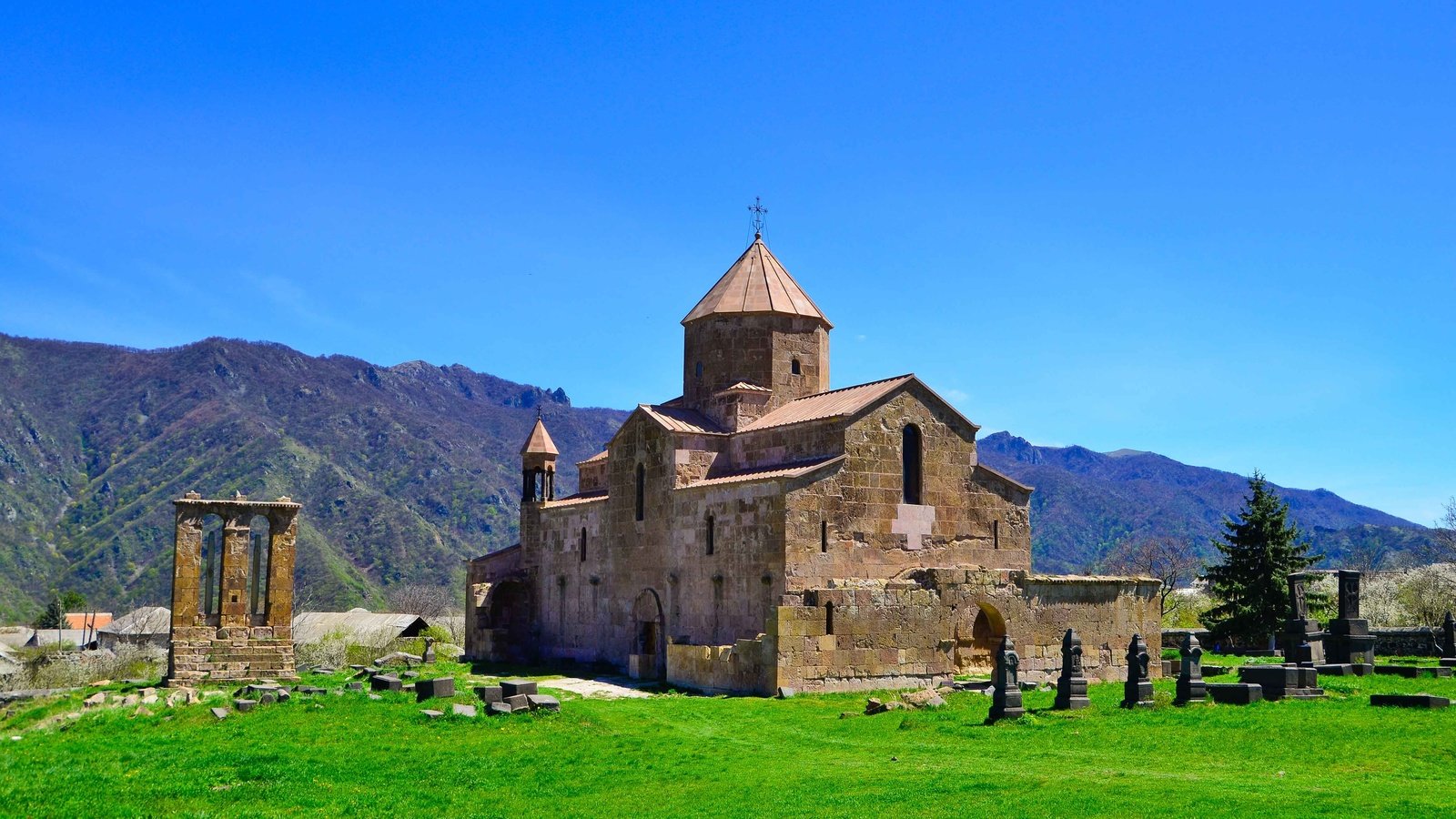 Обои небо, горы, монастырь, армения, одзун, the sky, mountains, the monastery, armenia, odzun разрешение 4648x3080 Загрузить