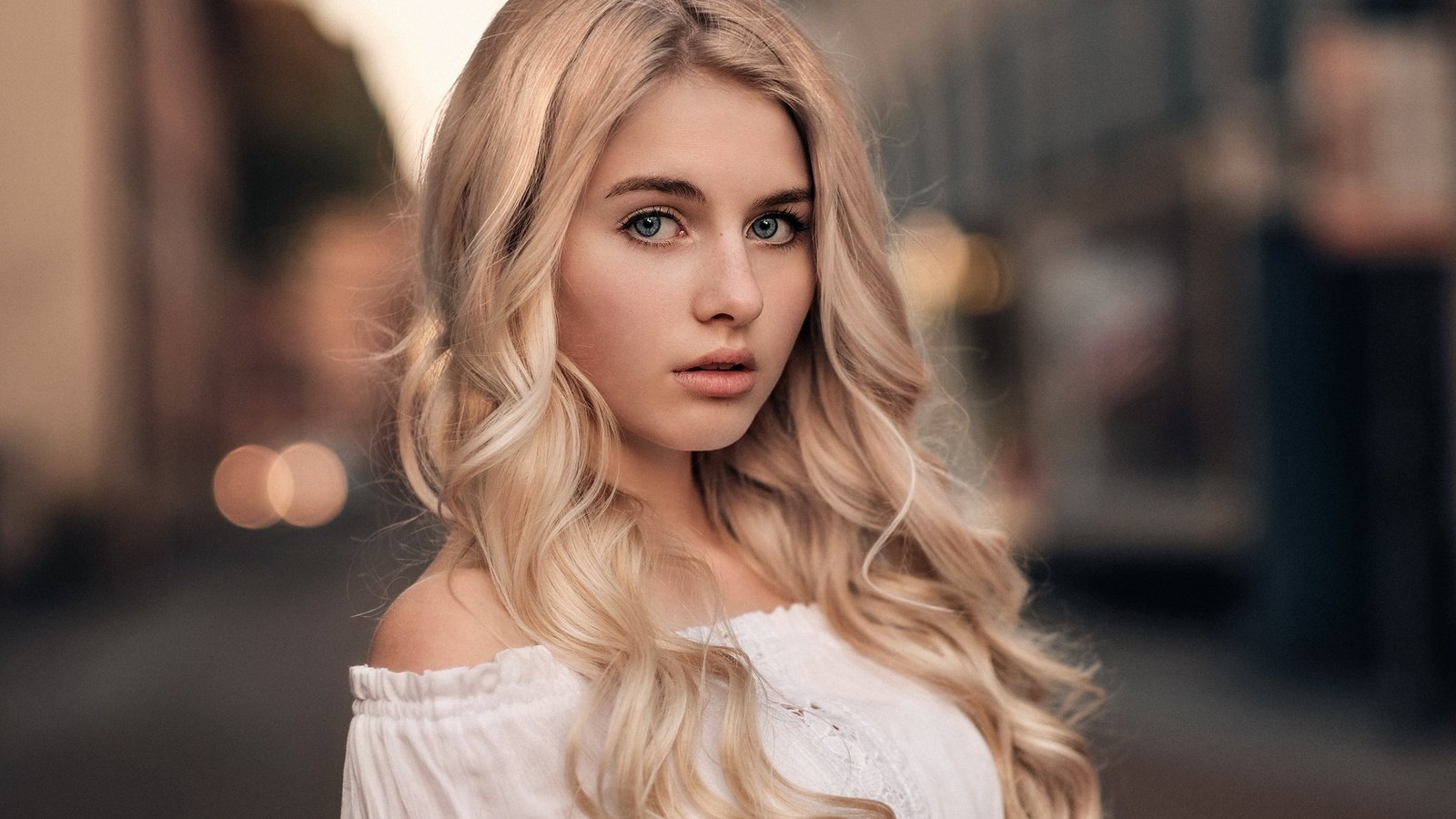 Обои девушка, блондинка, улица, модель, макияж, прическа, мартин кюн, girl, blonde, street, model, makeup, hairstyle, martin kuhn разрешение 2048x1365 Загрузить