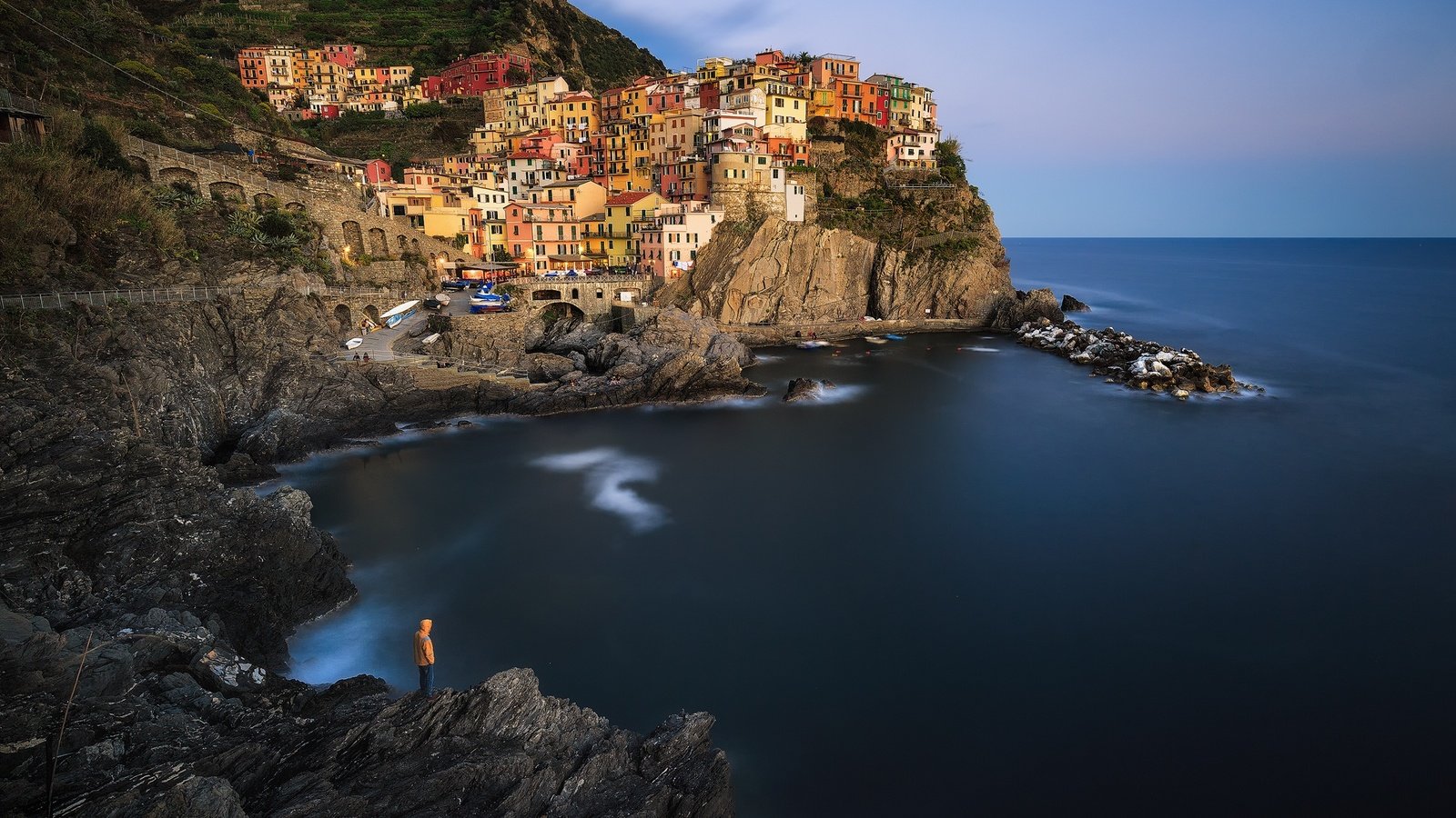 Обои холмы, горизонт, побережье, италия, манарола, hills, horizon, coast, italy, manarola разрешение 2048x1365 Загрузить