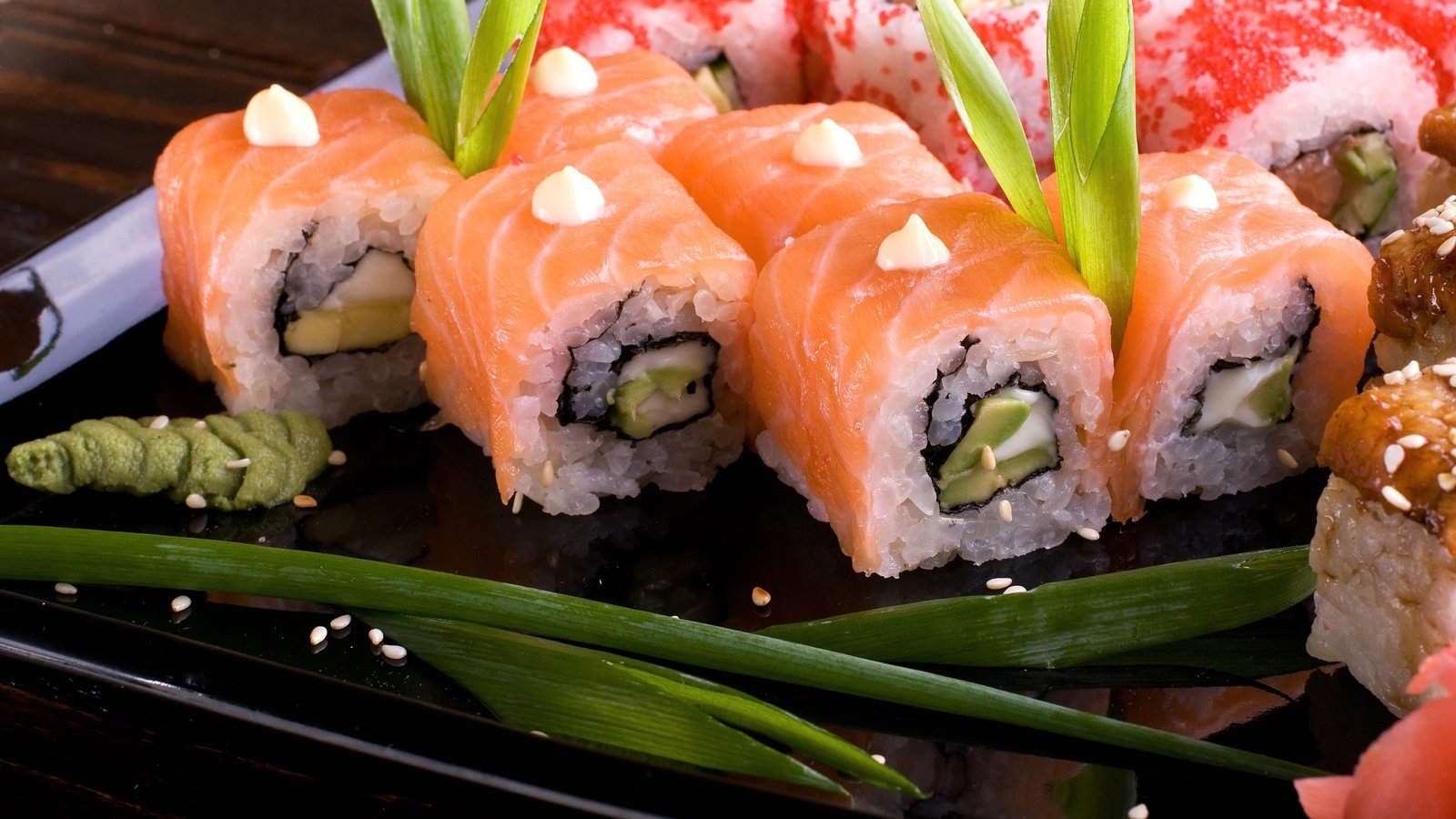 Обои рис, суши, роллы, морепродукты, васаби, японская кухня, лосось, figure, sushi, rolls, seafood, wasabi, japanese cuisine, salmon разрешение 2400x1560 Загрузить