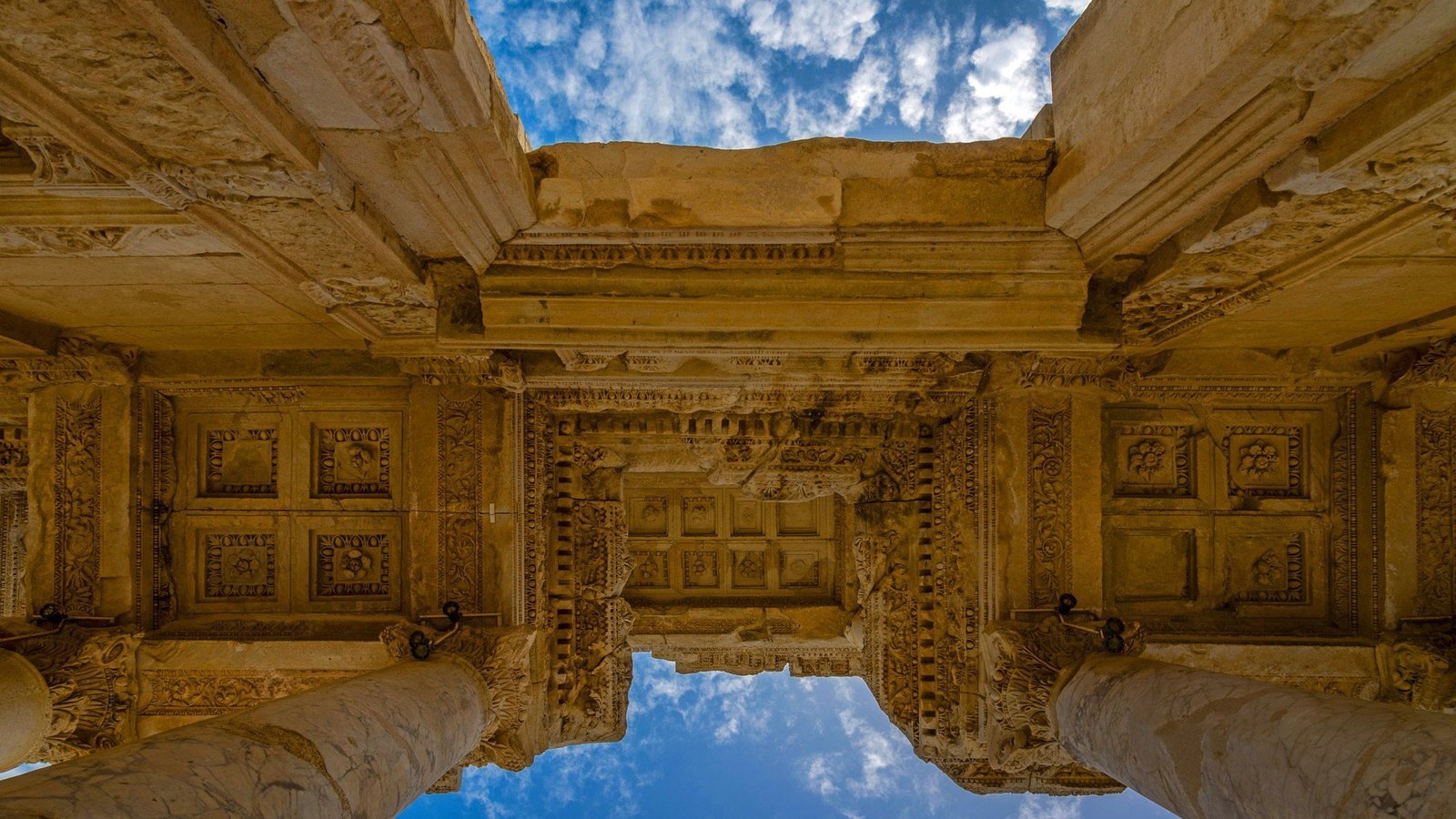 Обои небо, руины, архитектура, турция, эфес, библиотека цельса, the sky, ruins, architecture, turkey, ephesus, the library of celsus разрешение 1920x1200 Загрузить